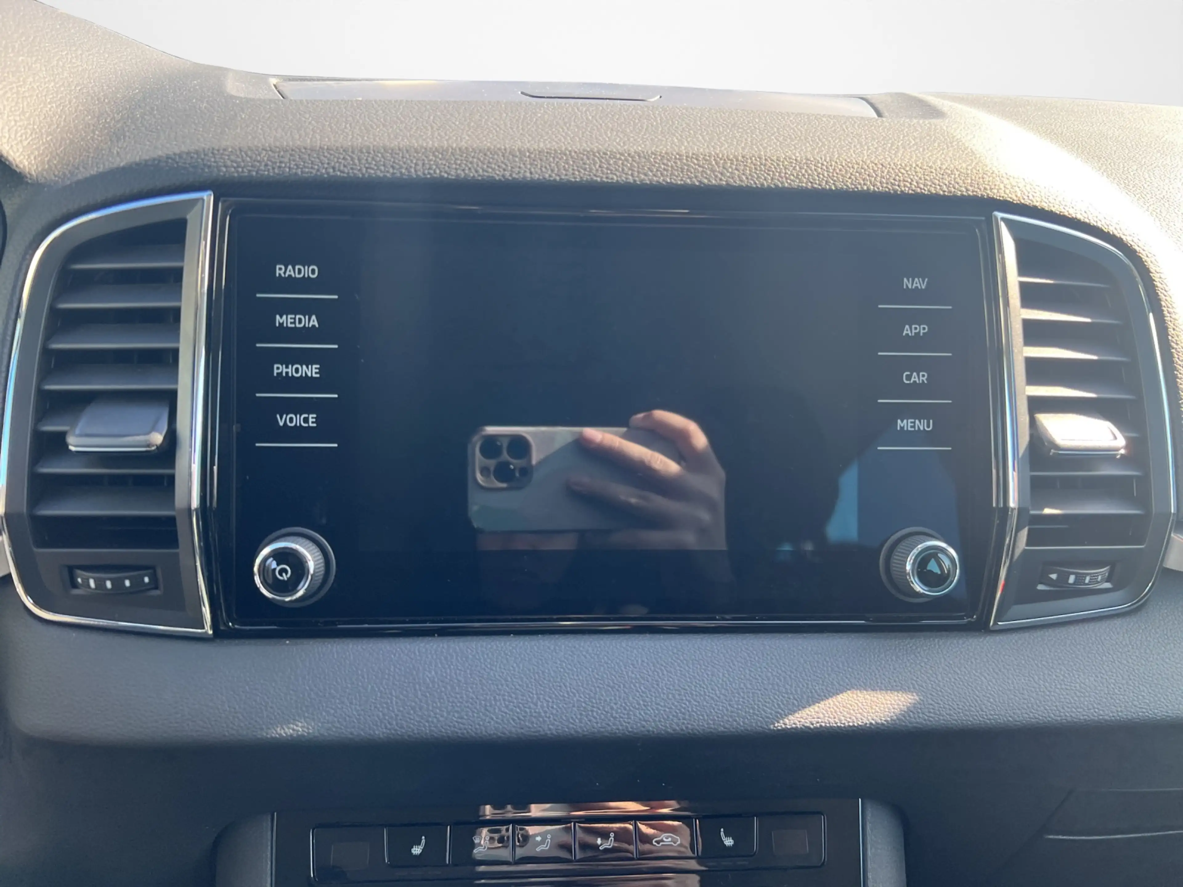 Skoda Karoq 1.5 TSI DSG Tour — photo 10