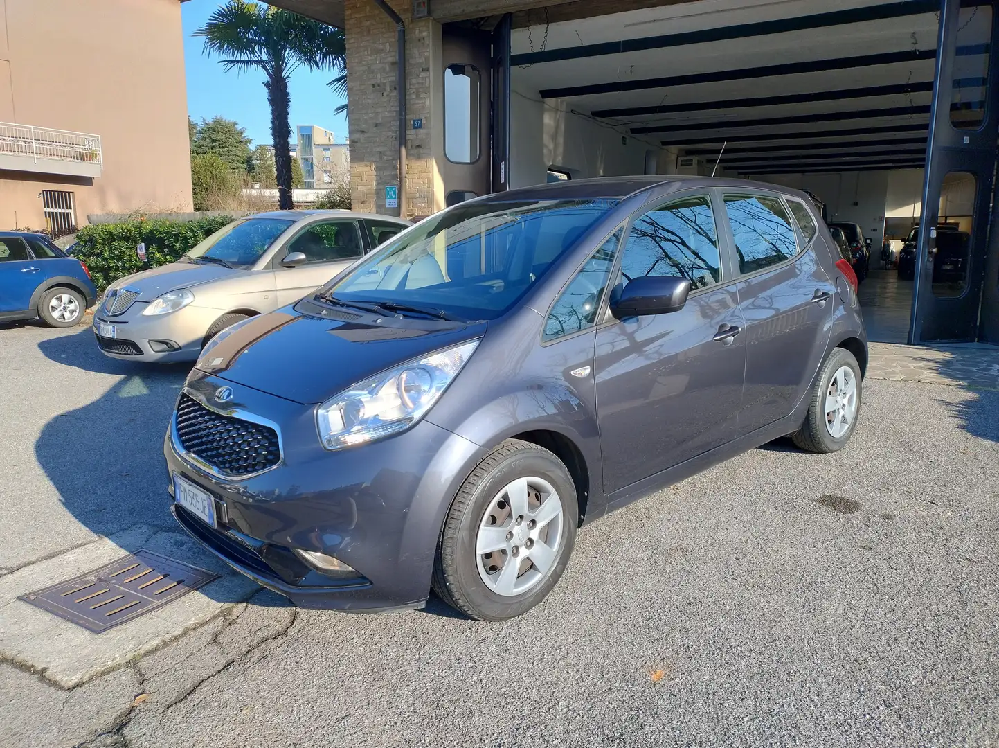 Kia Venga 1.4 Active Techno Pack - Garanzia fino 24 mesi Grigio - 1