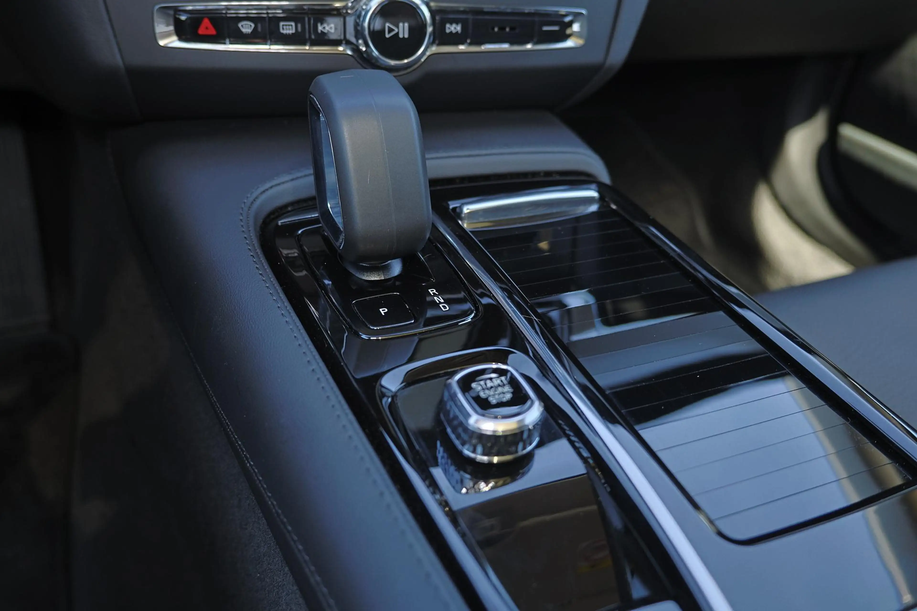 Volvo V90 T6 Recharge AWD Plus Bright - Panorama/schuifdak - — photo 12