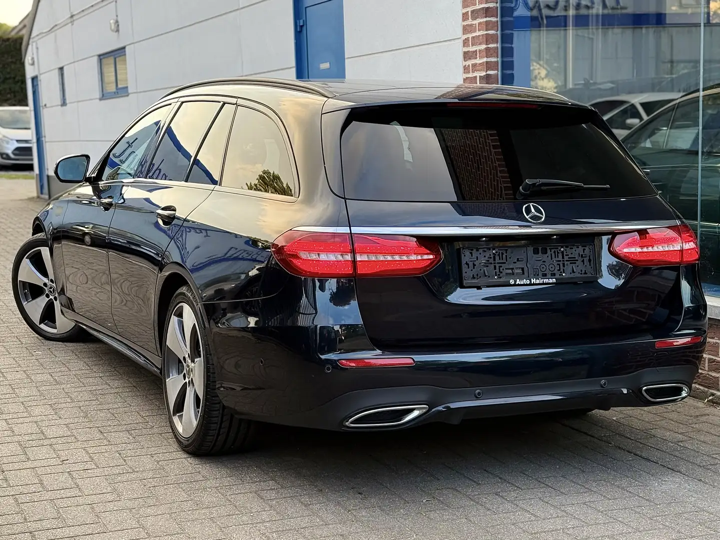 Mercedes-Benz E 200 T dA PACK AMG INT/EXT NIGHT ÉDITION Groen - 2