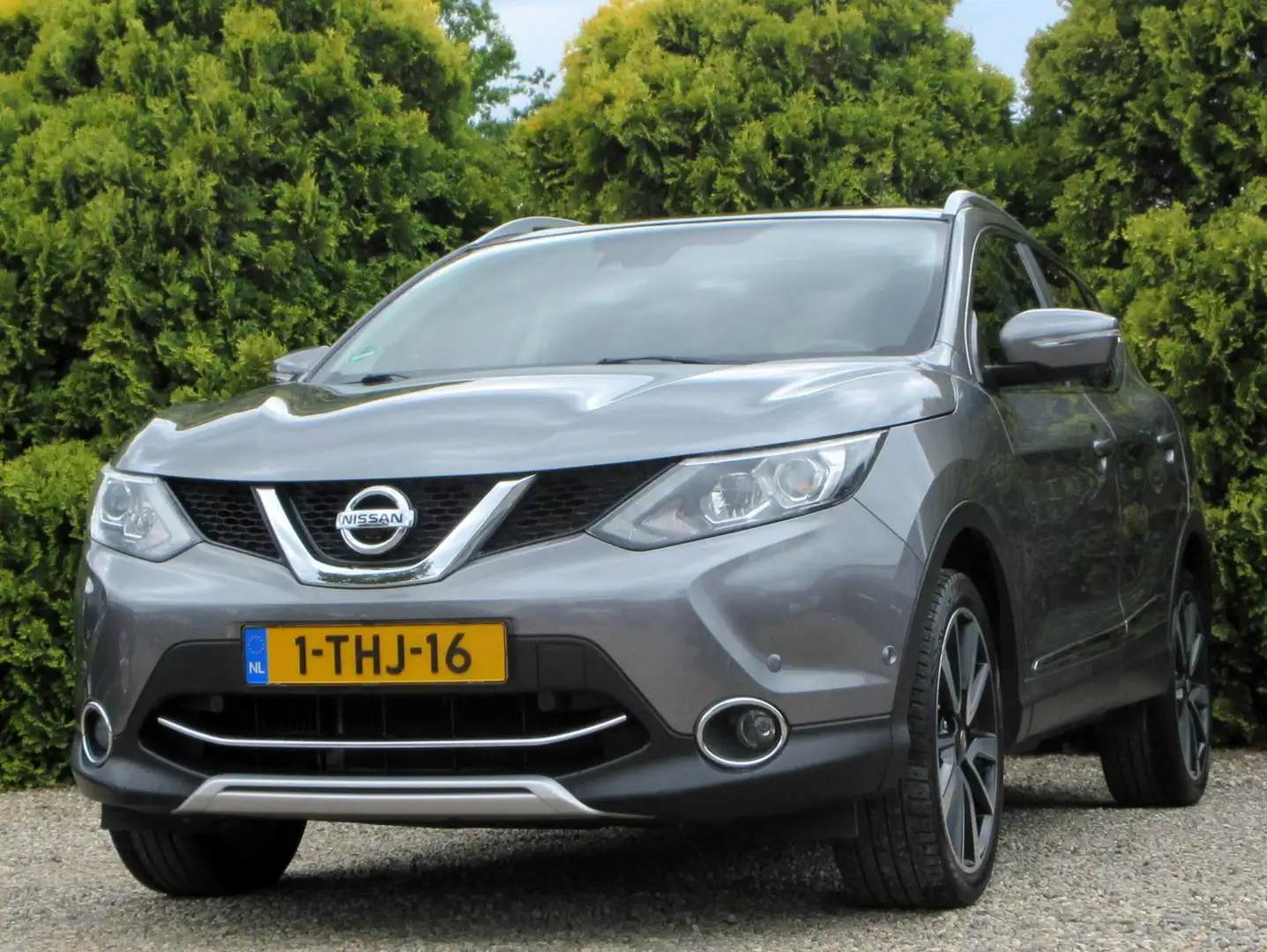 Nissan Qashqai 1.2 Tekna*Leder*360cam*Trekhaak* Grijs - 2