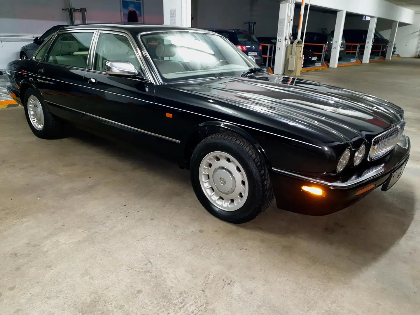 Jaguar Daimler Jaguar-Daimler V8 Limousine Langversion * 2002bbbb Schwarz - 2
