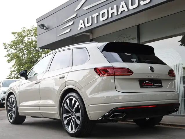 Volkswagen Touareg view 11