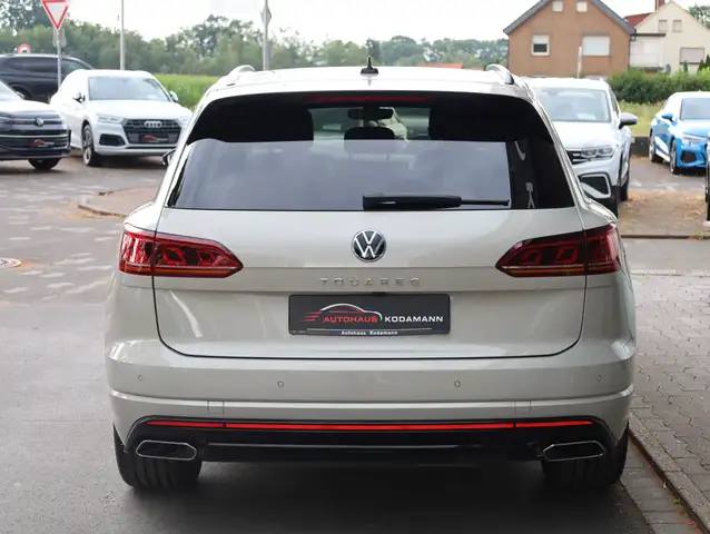 Volkswagen Touareg view 12