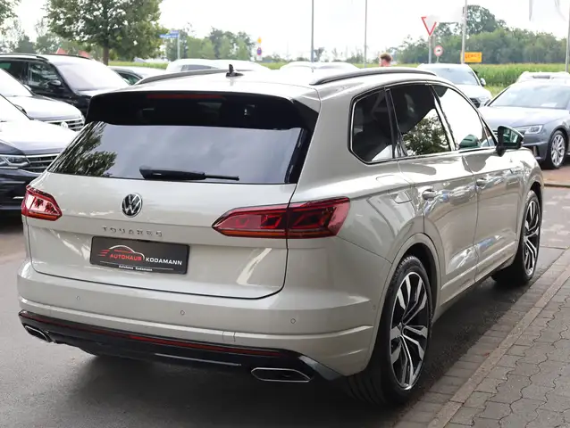 Volkswagen Touareg view 13