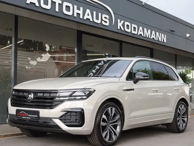 Volkswagen Touareg view 8