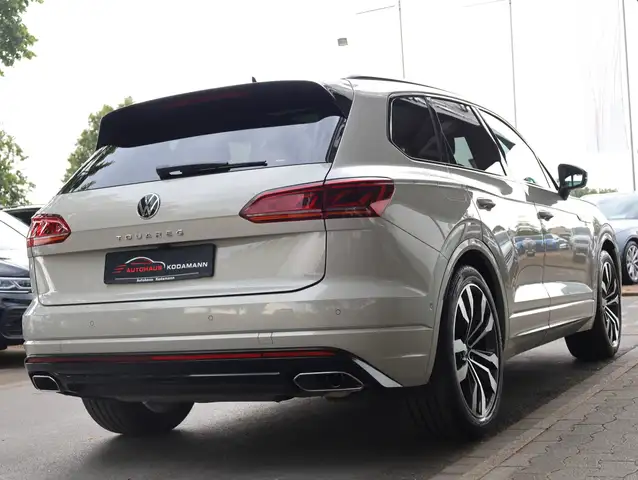 Volkswagen Touareg view 14