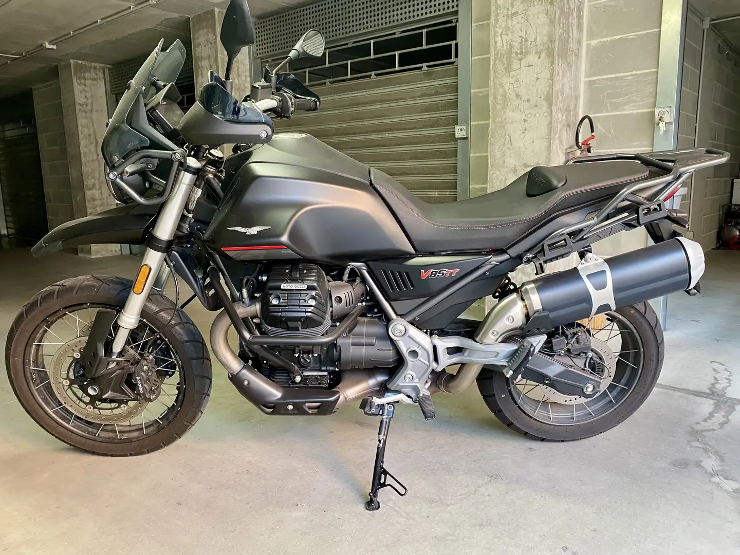 Moto Guzzi V 85 TT NERO  ETNA - 2