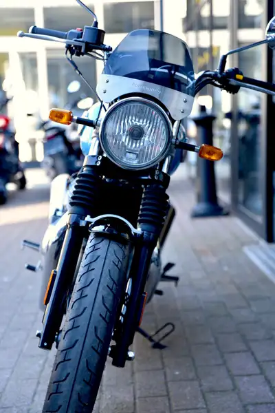 Royal Enfield Interceptor - foto 6