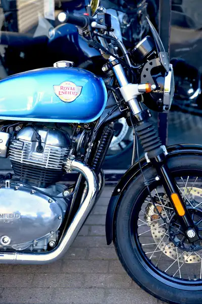 Royal Enfield Interceptor - foto 4