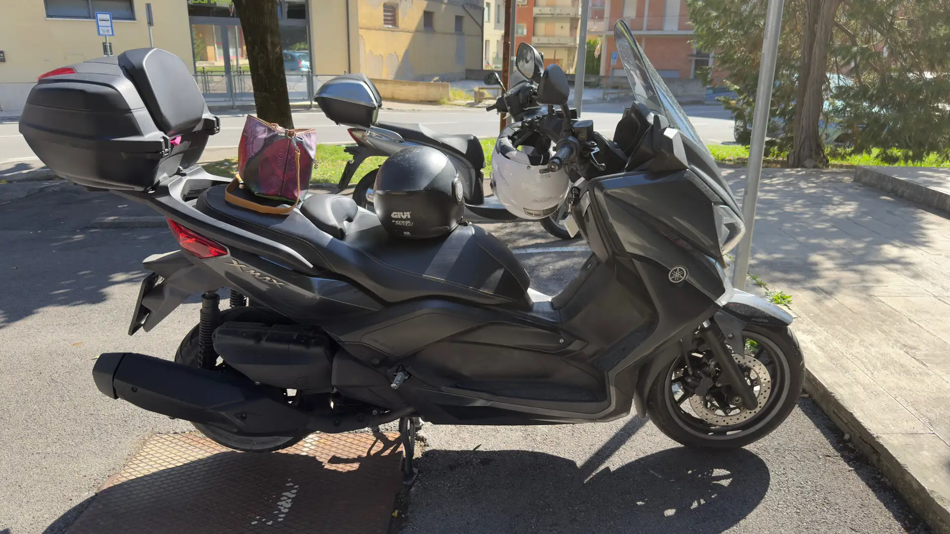 Yamaha X-Max 400 Abs Šedá - 1