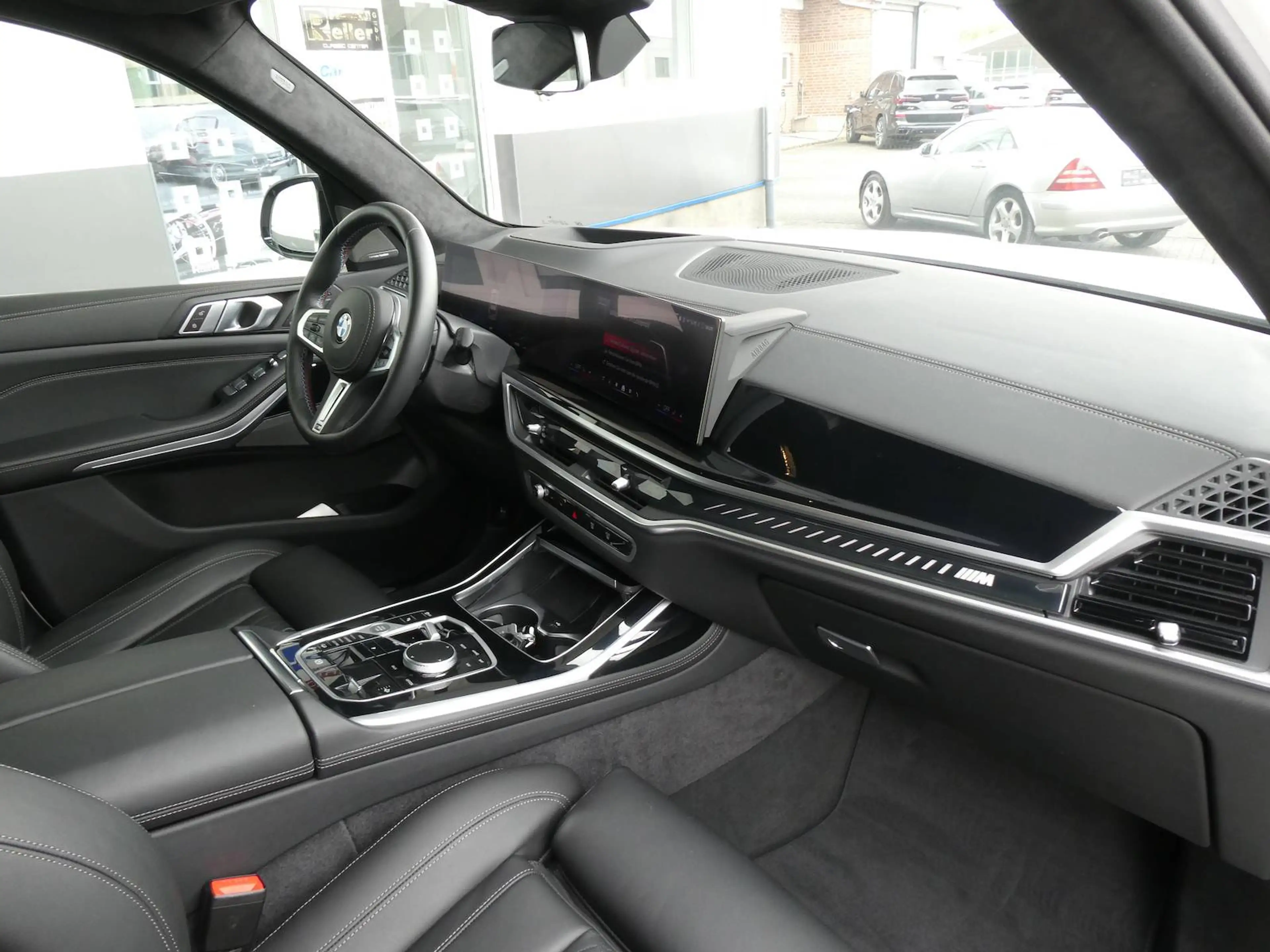 BMW X7 M xDrive M60 i M Sport Pro — photo 12