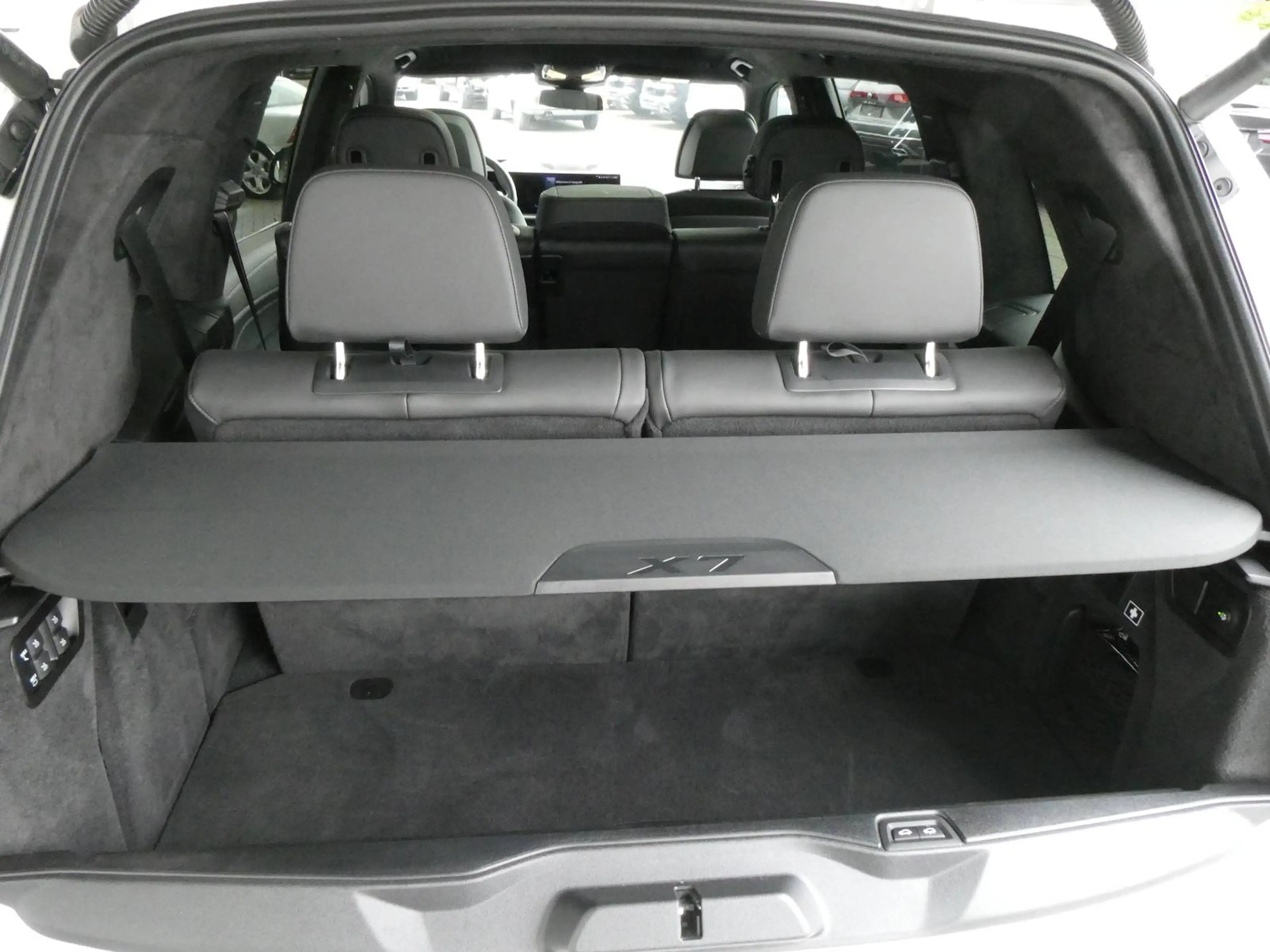 BMW X7 M xDrive M60 i M Sport Pro — photo 15