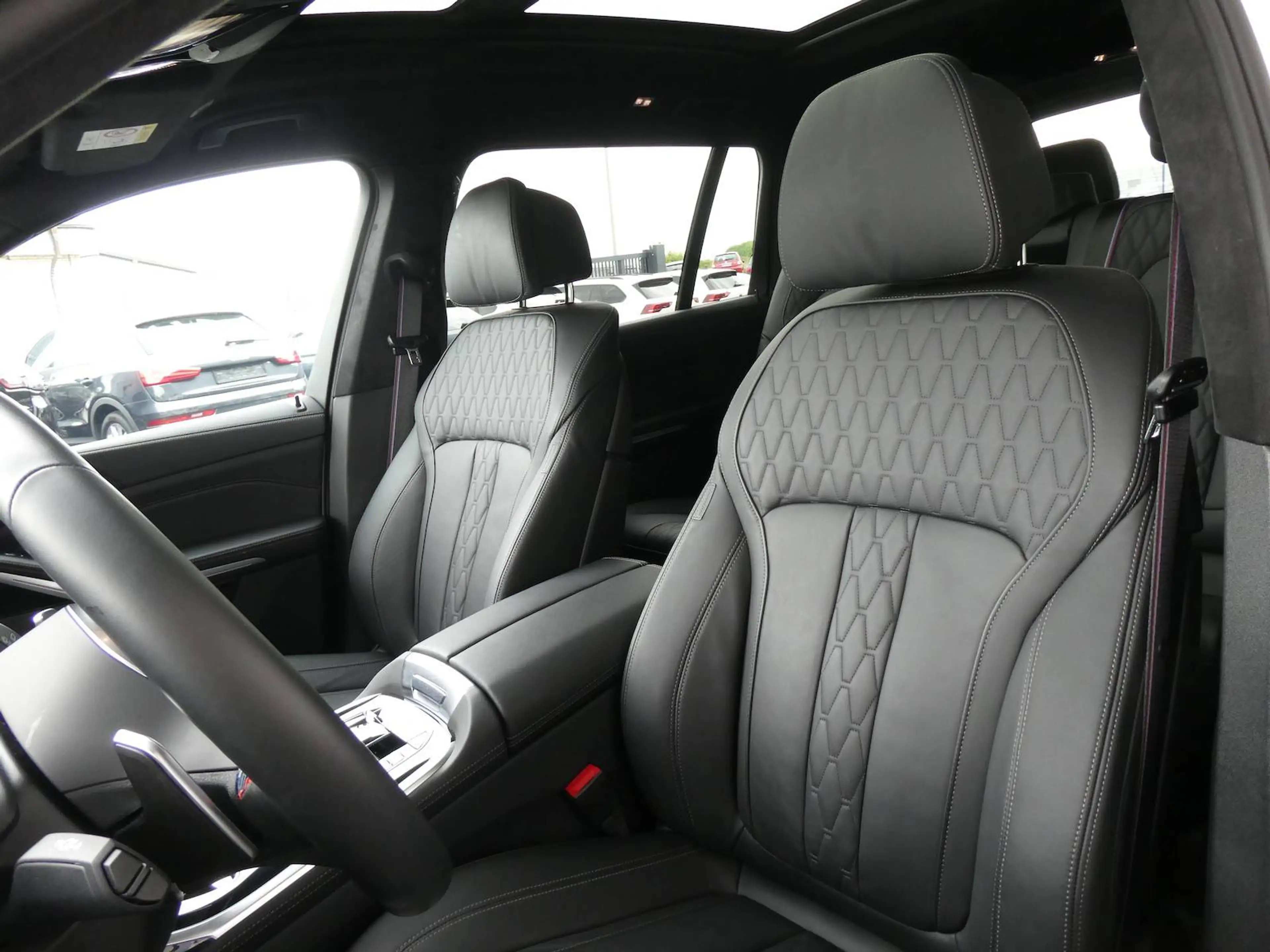 BMW X7 M xDrive M60 i M Sport Pro — photo 10