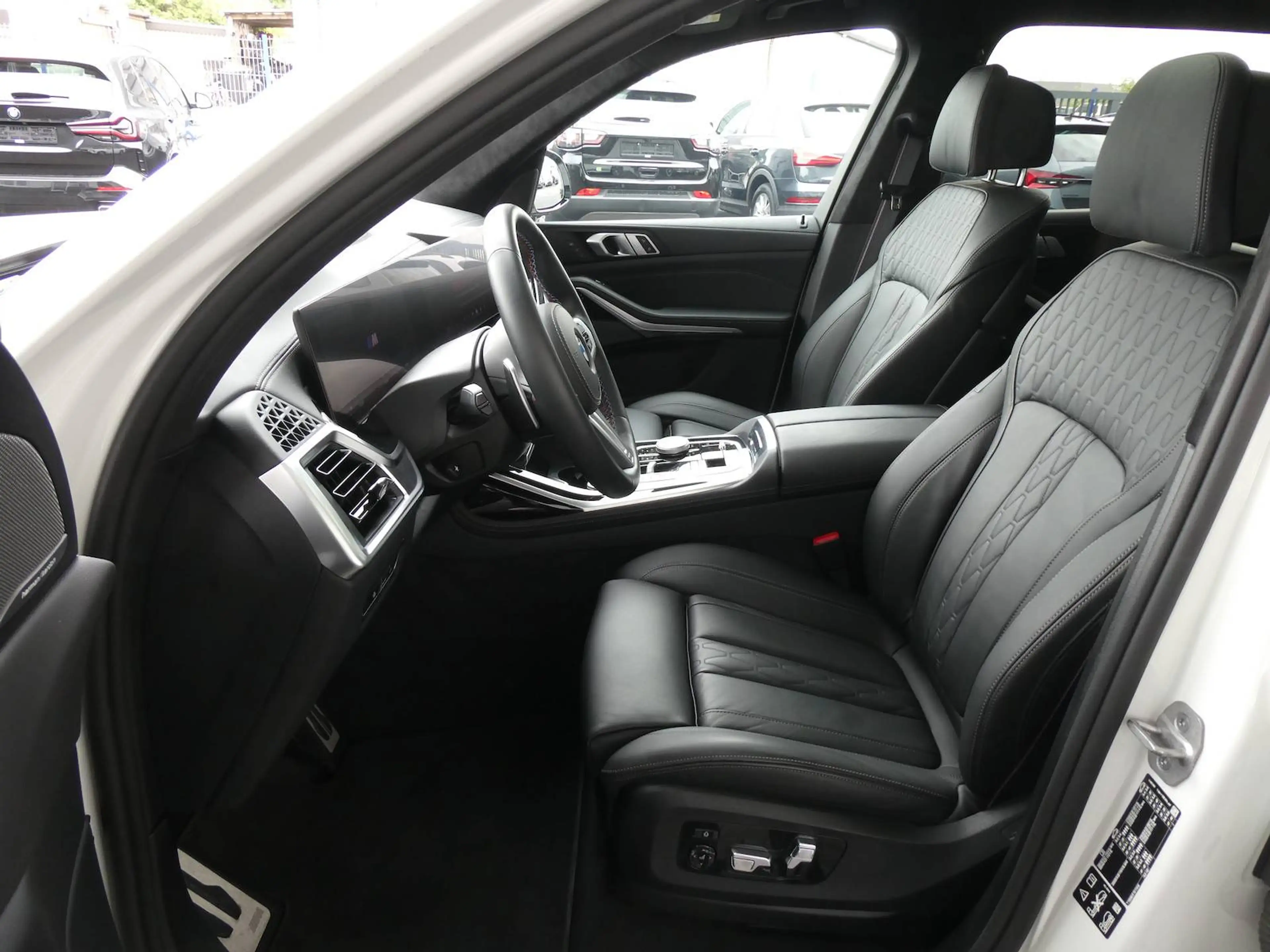 BMW X7 M xDrive M60 i M Sport Pro — photo 9