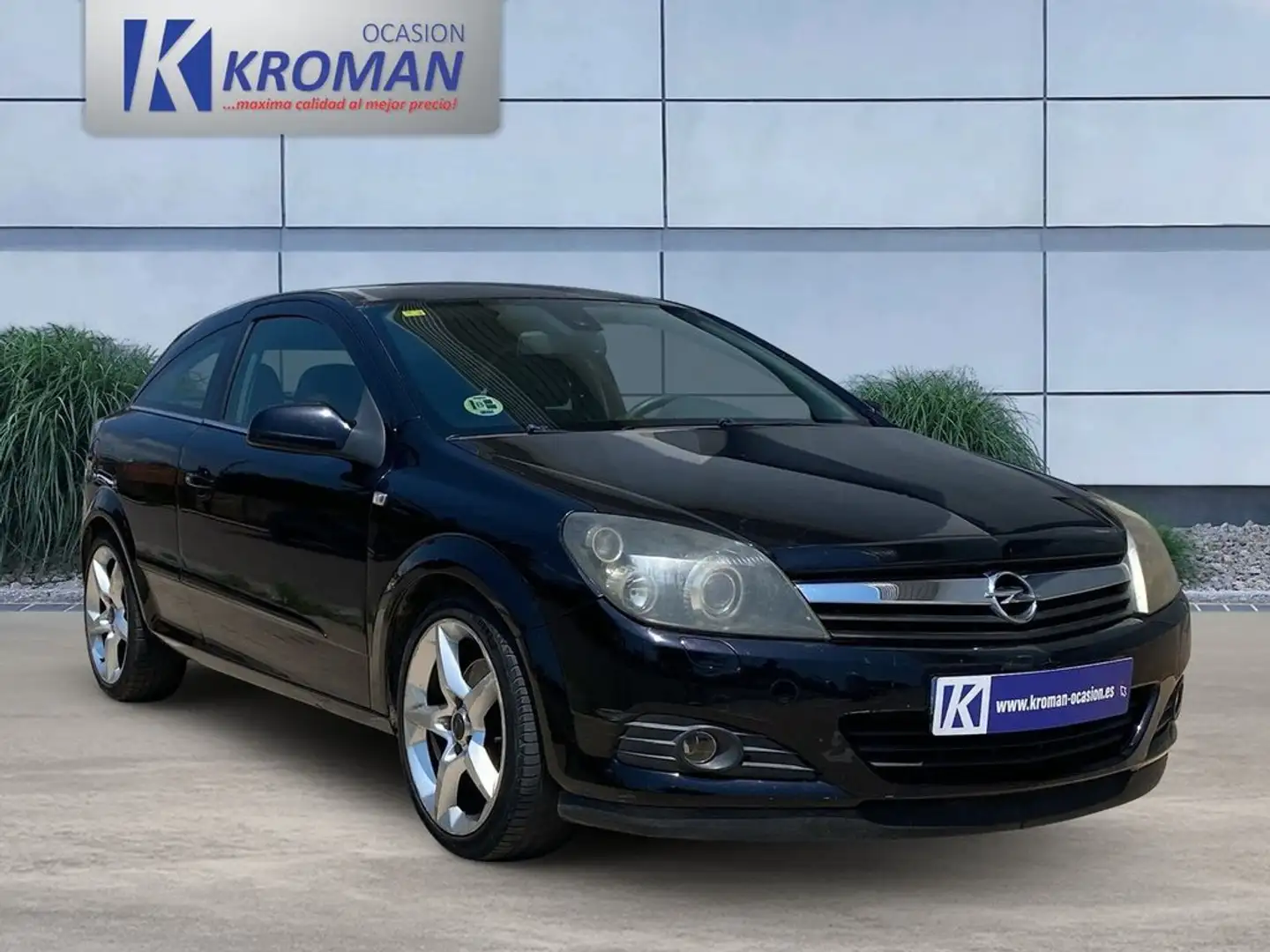Opel Astra GTC 1.9 120CV Automático Negro - 2