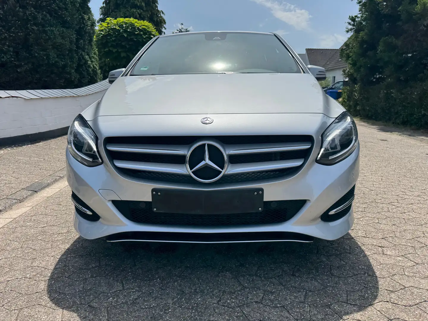 Mercedes-Benz B 180 B 180 d URBAN LED NAVI LEDER 17ZOLL TOP ZUSTAND Grau - 1