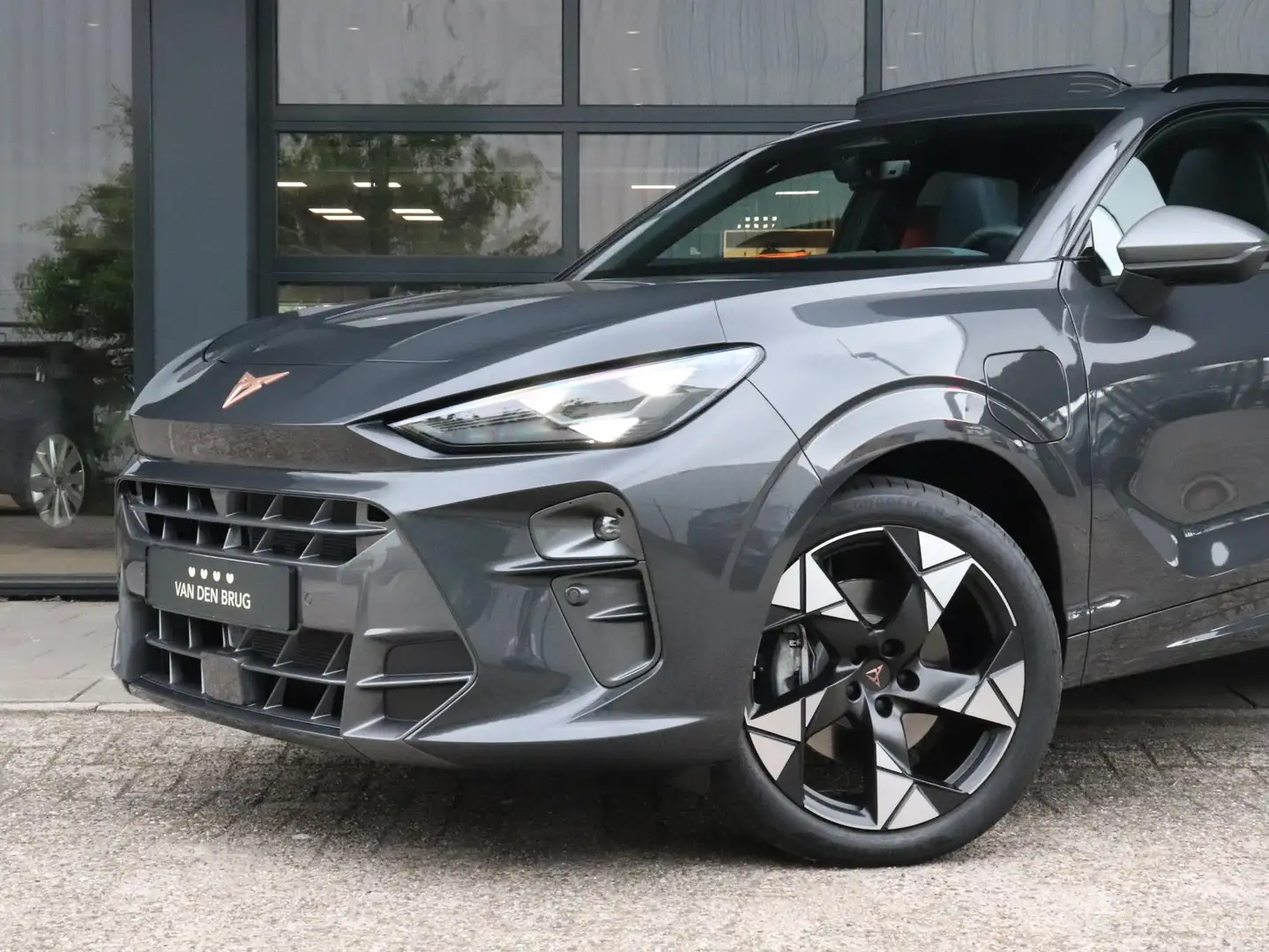 CUPRA Terramar 1.5 TSI e-Hybrid 204PK | Trekhaak | Panoramadak | Grijs - 2