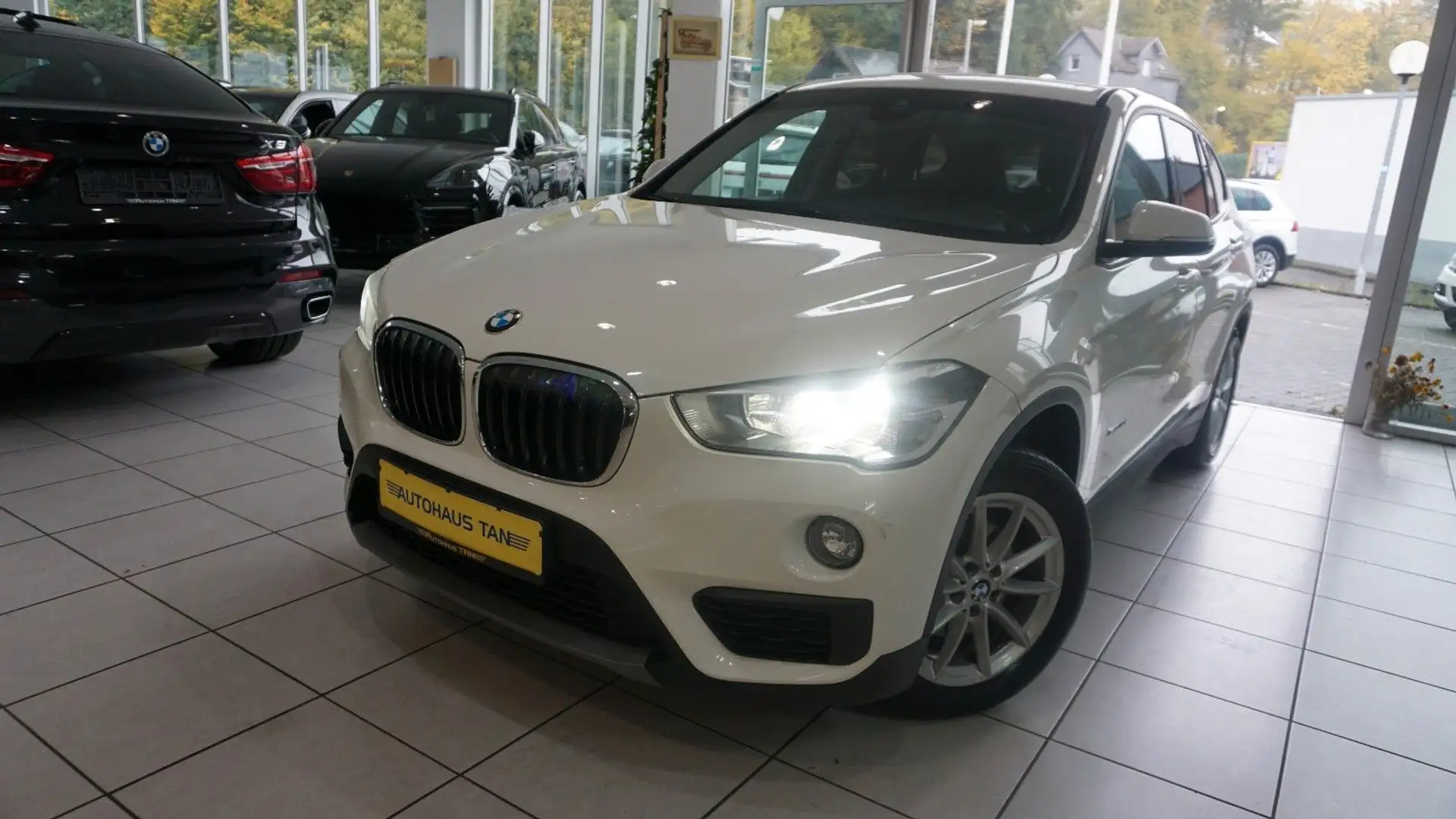 BMW X1 sDrive 18 i *NAVIGATION*Elektr.Heckklappe* Blanc - 1