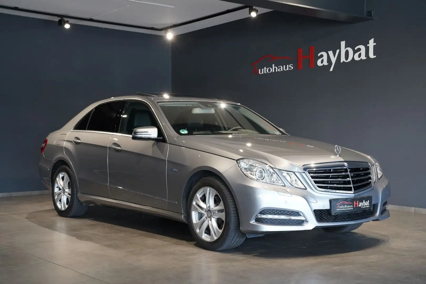Mercedes-Benz E 200 CGI Avantgarde Navi-Xenon-GSD-Kamera-AHK Zilver - 1