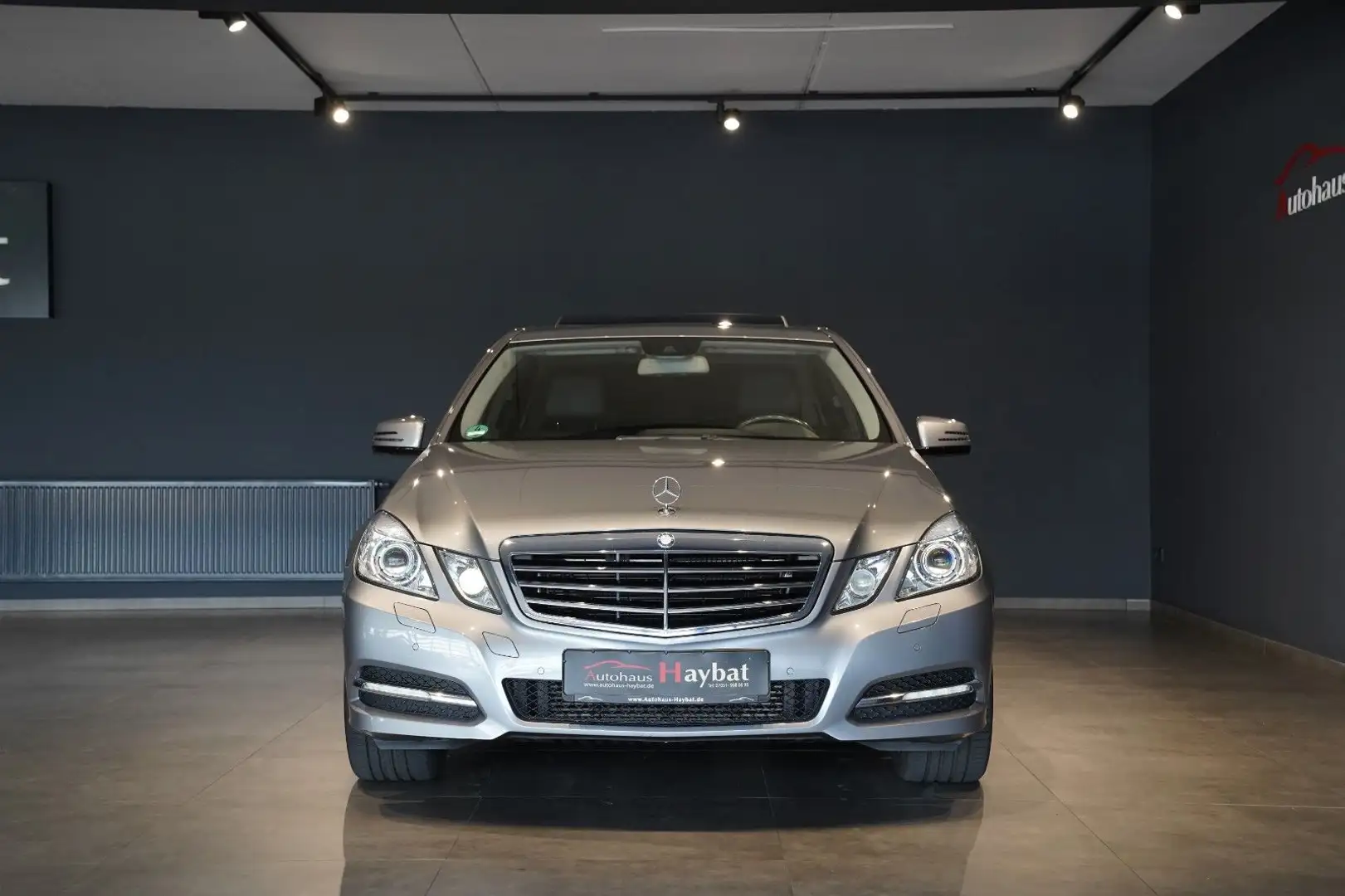 Mercedes-Benz E 200 CGI Avantgarde Navi-Xenon-GSD-Kamera-AHK Zilver - 2