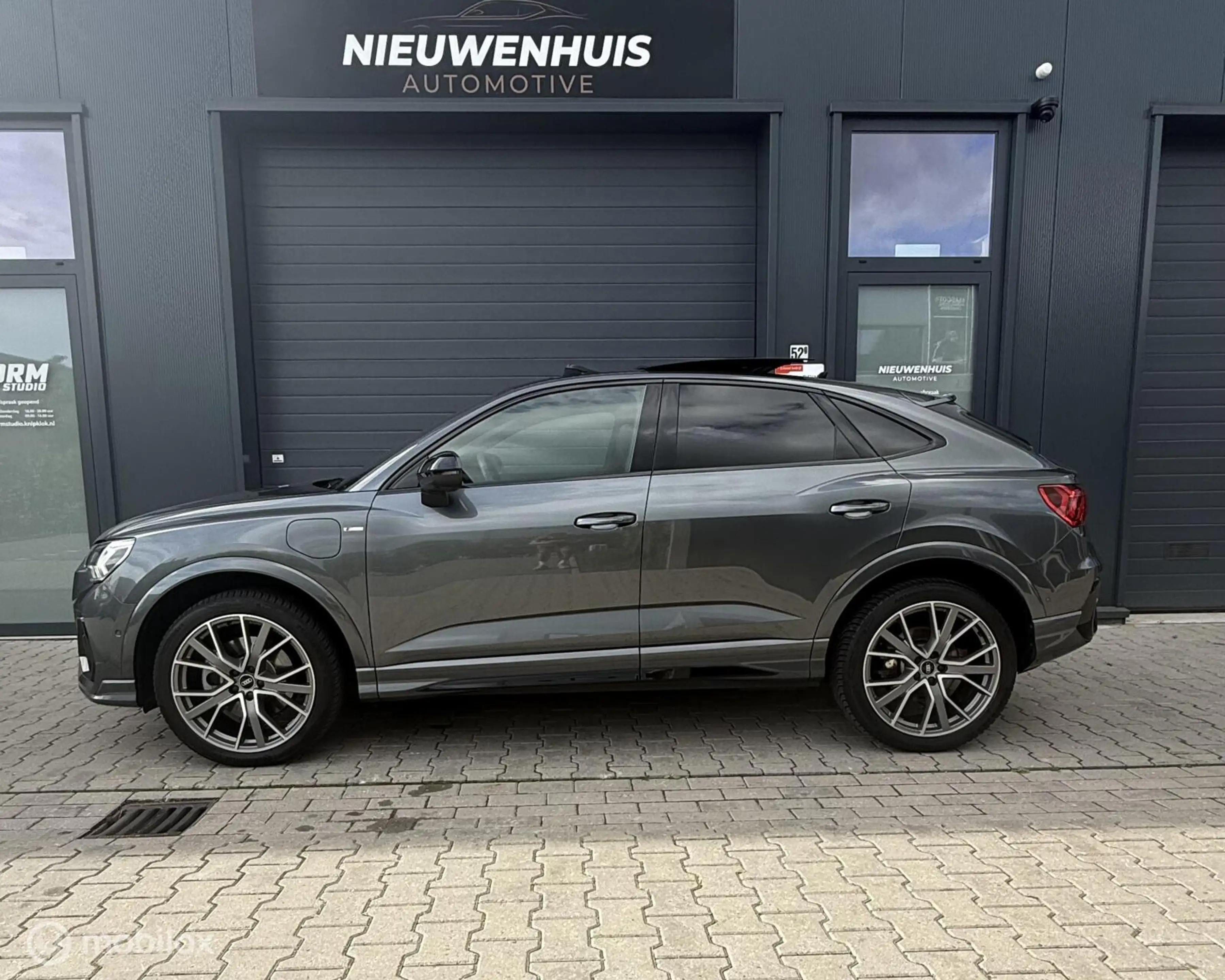 Audi Q3 Sportback 45 TFSI e S Edition Matrix l 360 l Pano — photo 6