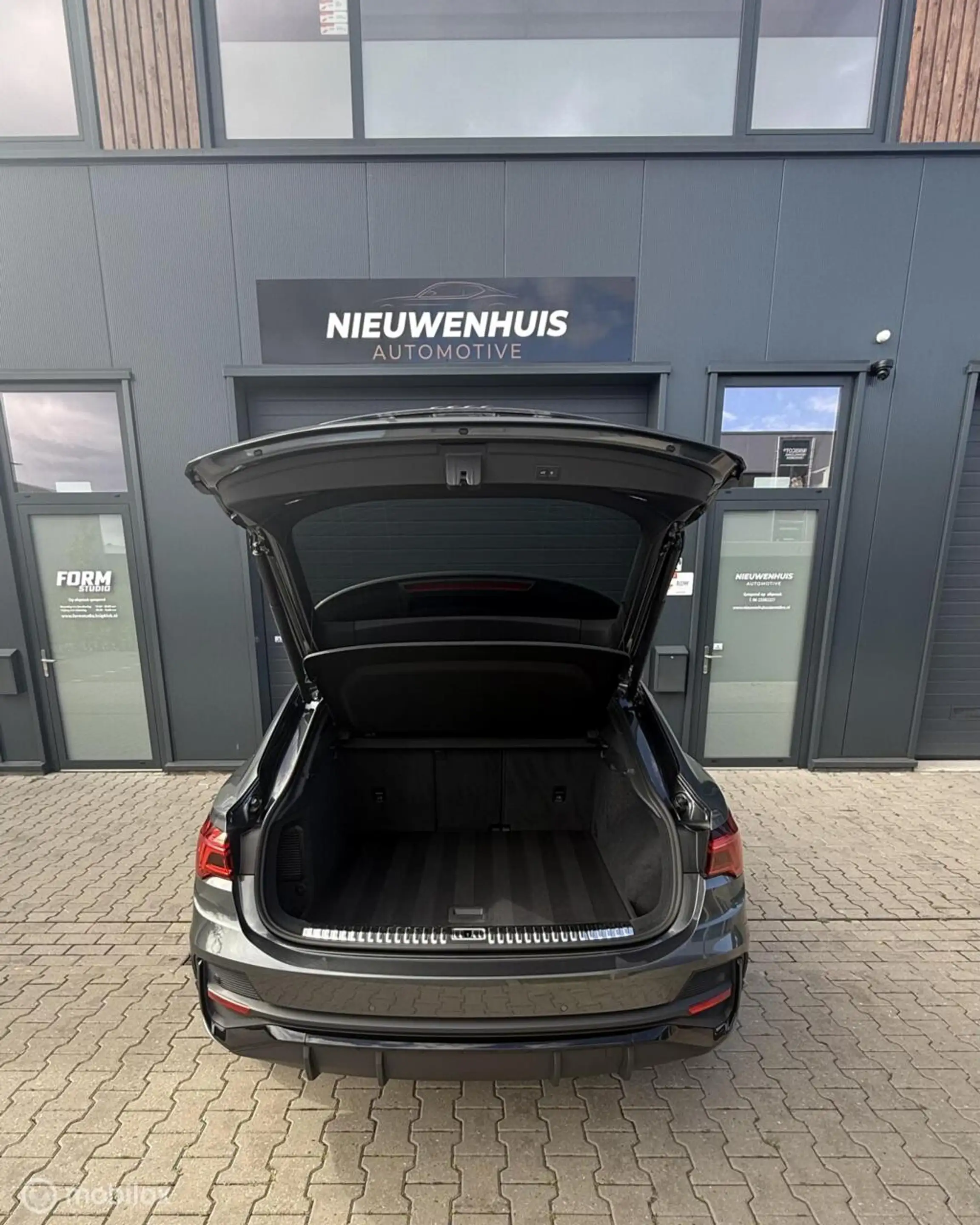 Audi Q3 Sportback 45 TFSI e S Edition Matrix l 360 l Pano — photo 26