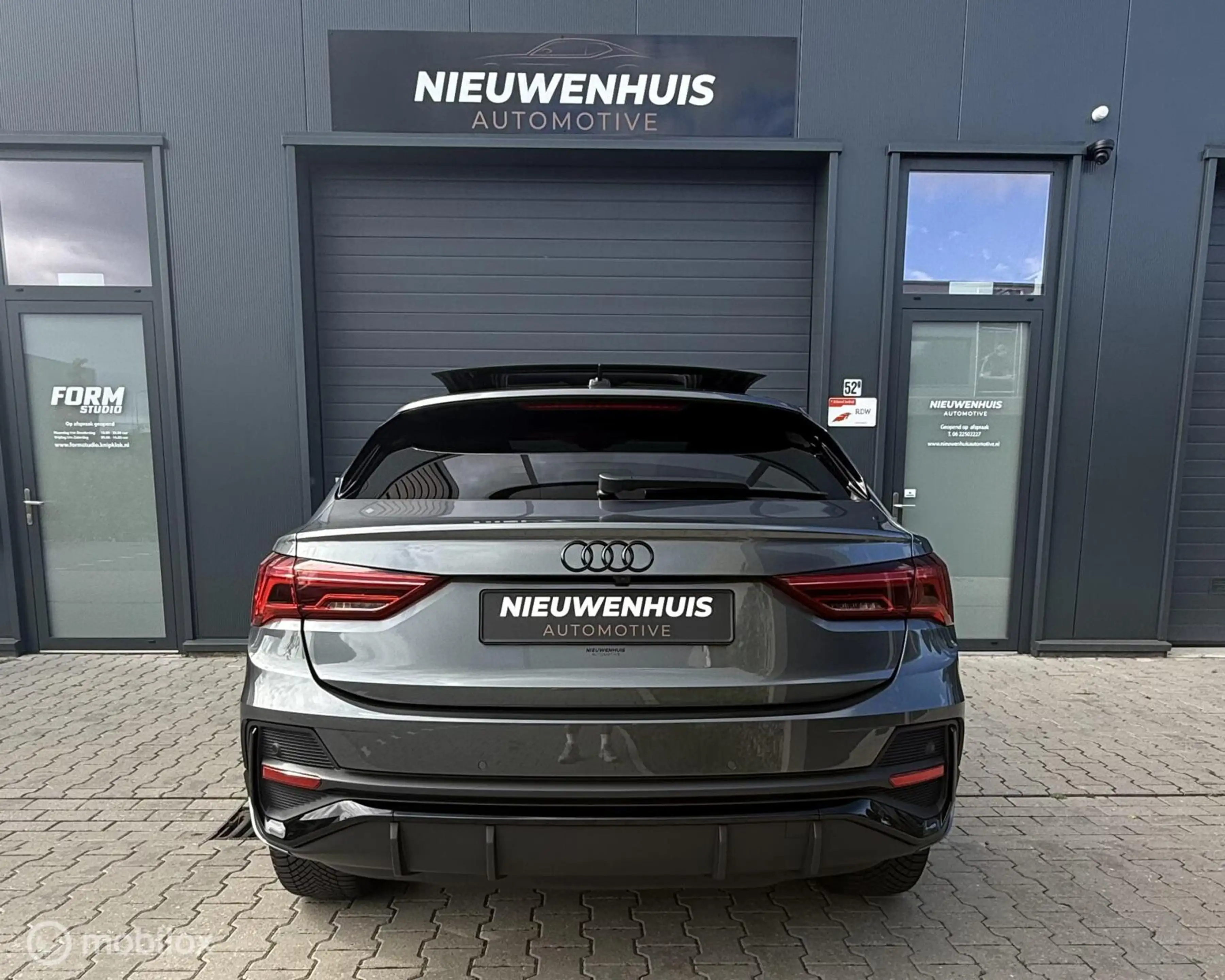 Audi Q3 Sportback 45 TFSI e S Edition Matrix l 360 l Pano — photo 9