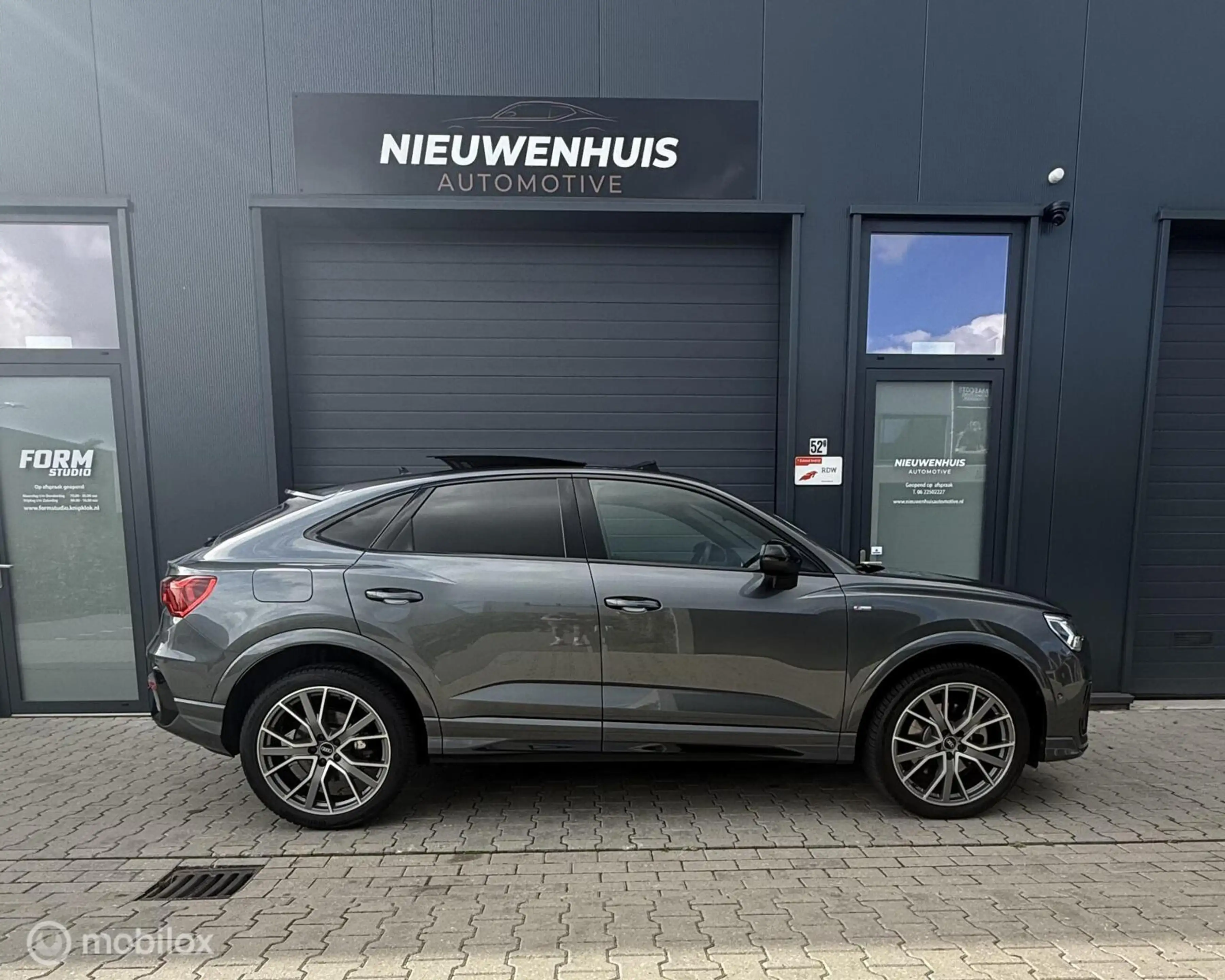 Audi Q3 Sportback 45 TFSI e S Edition Matrix l 360 l Pano — photo 8