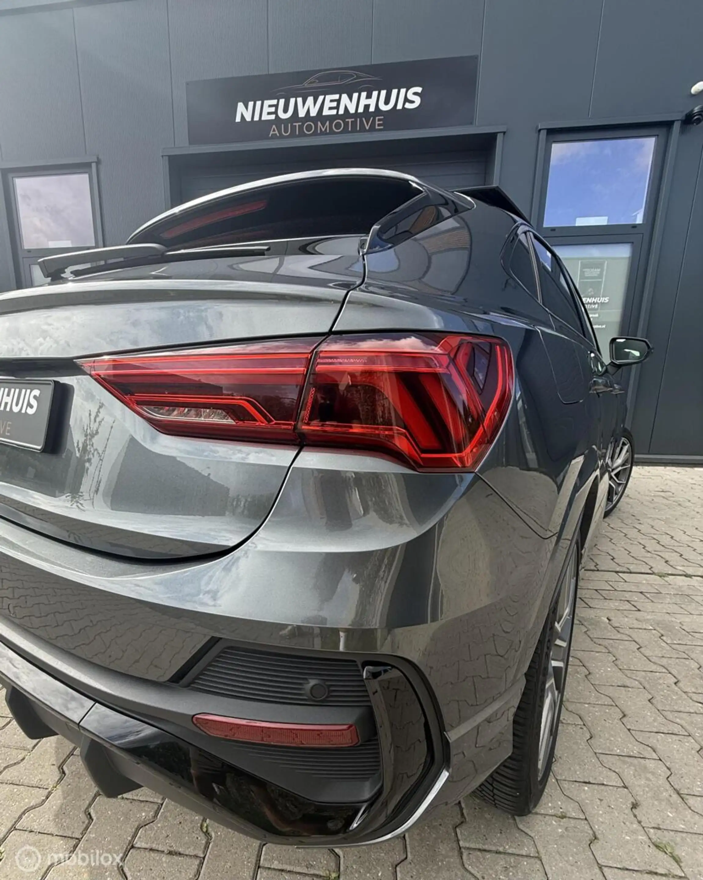Audi Q3 Sportback 45 TFSI e S Edition Matrix l 360 l Pano — photo 24