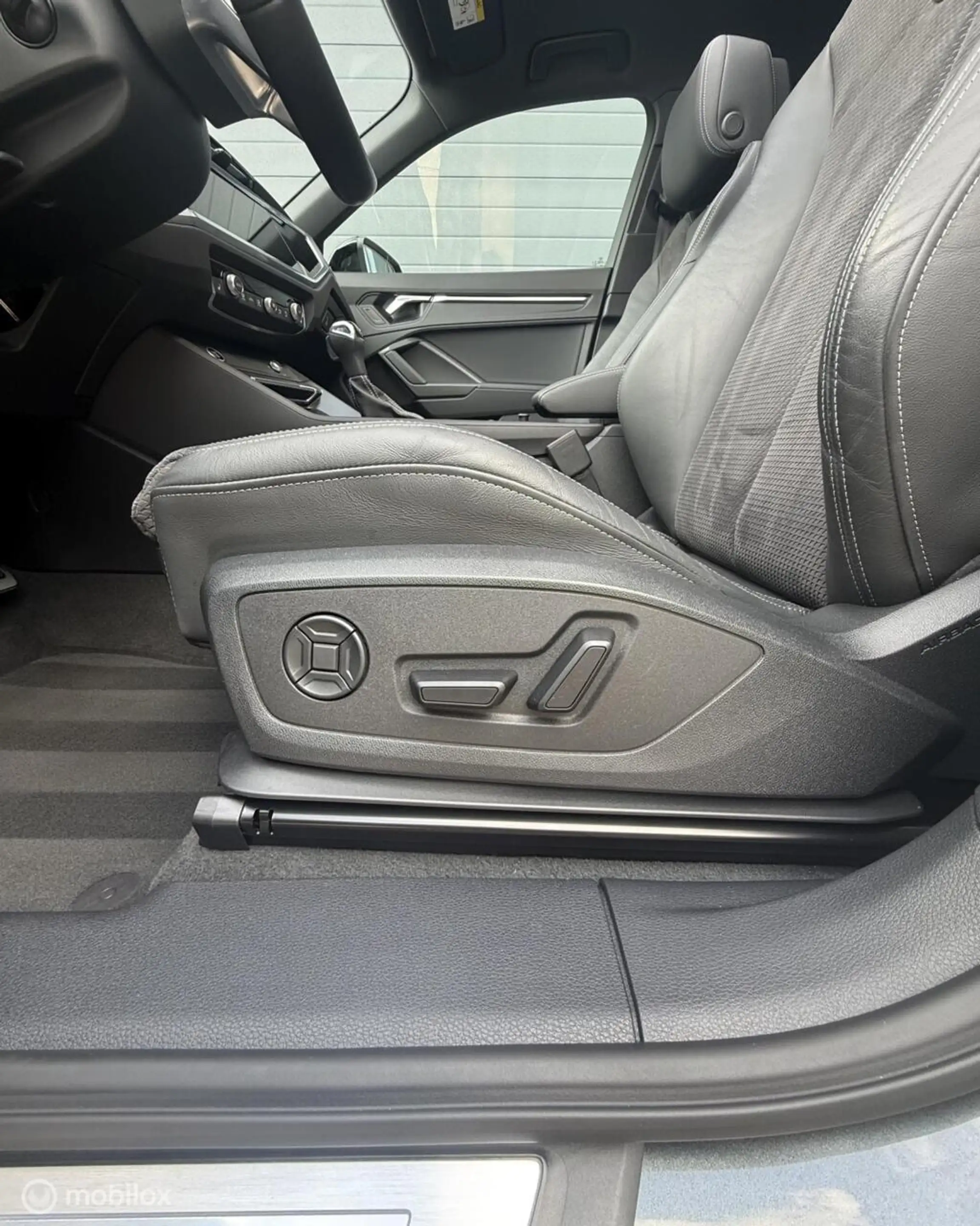 Audi Q3 Sportback 45 TFSI e S Edition Matrix l 360 l Pano — photo 14