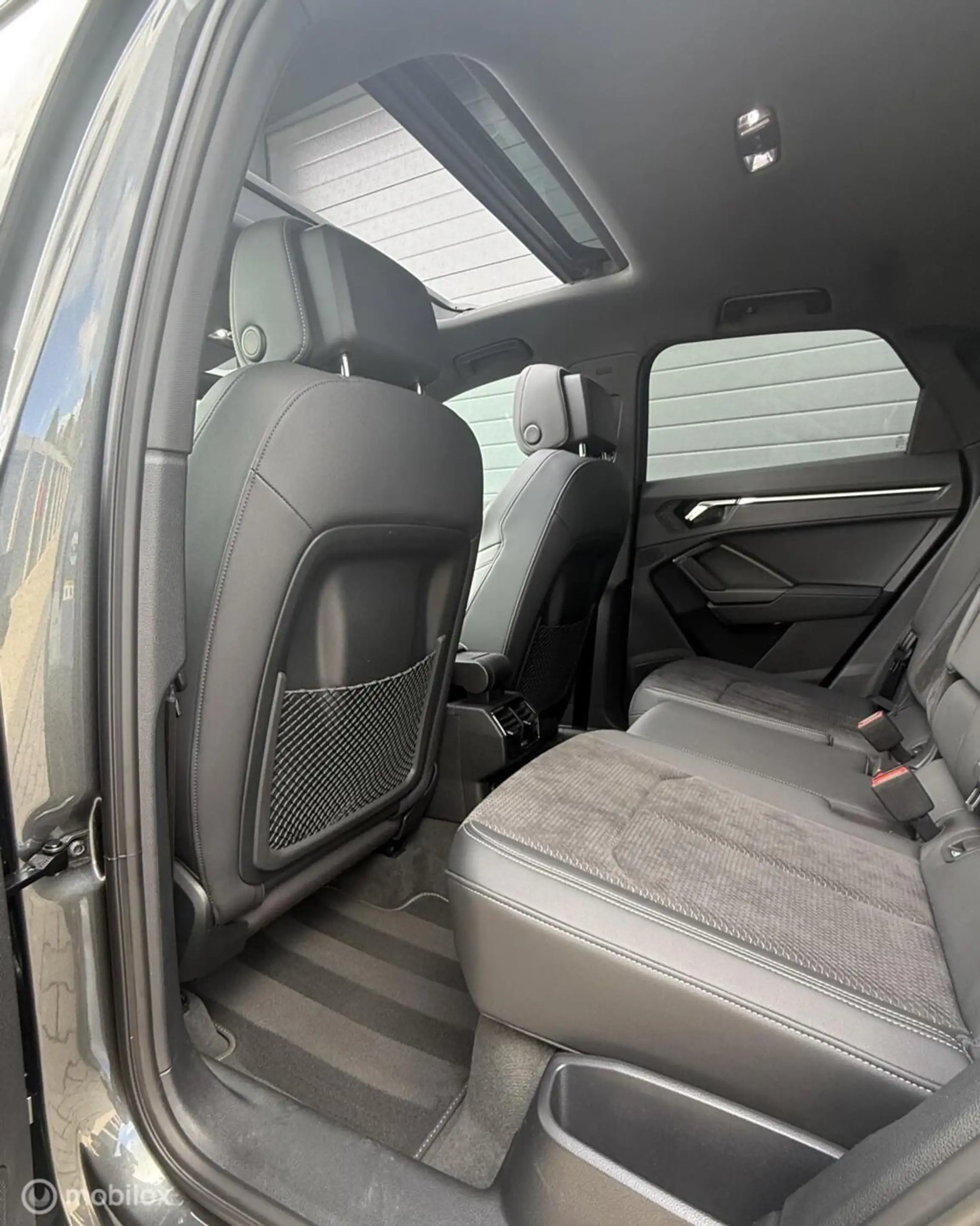 Audi Q3 Sportback 45 TFSI e S Edition Matrix l 360 l Pano — photo 10