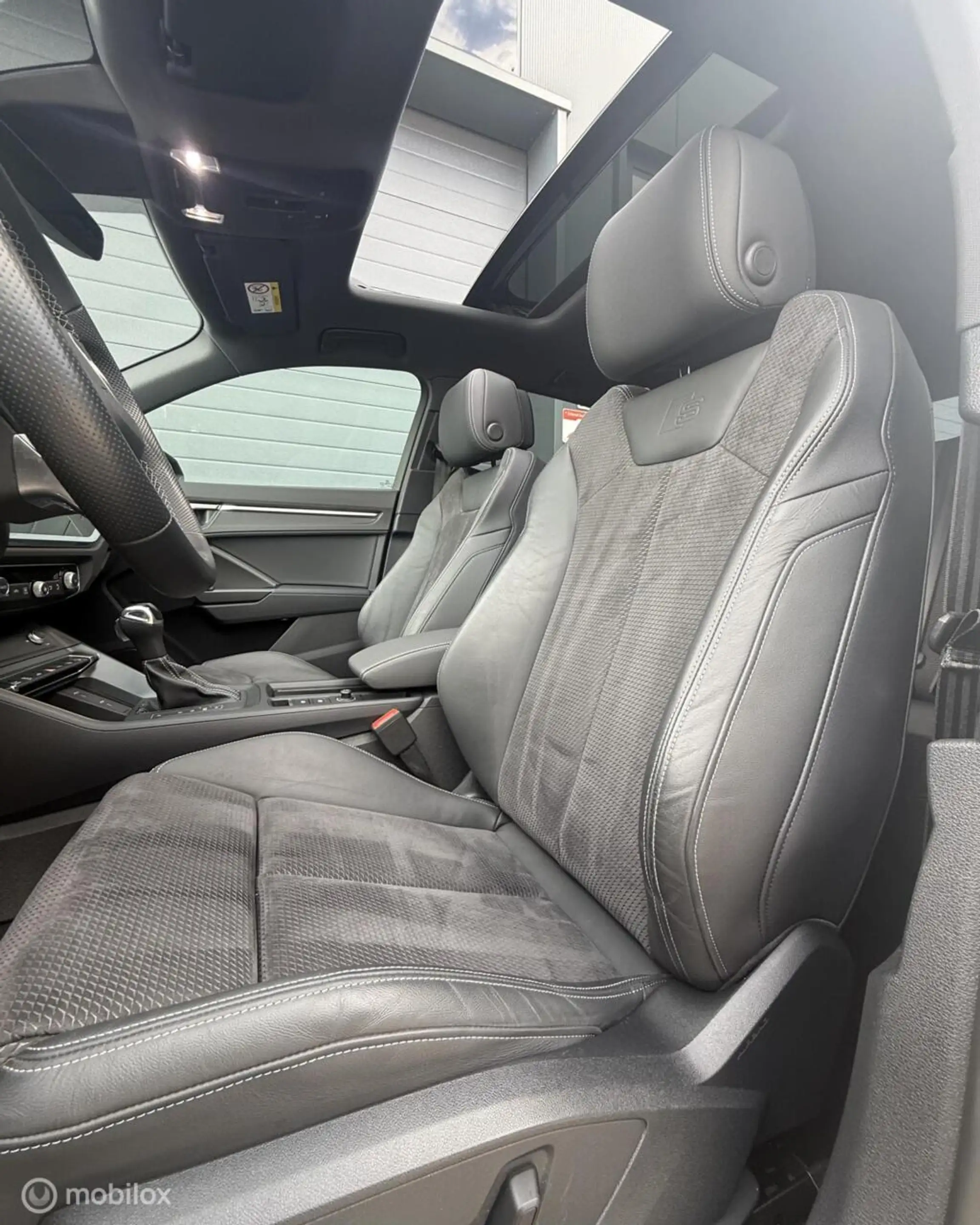 Audi Q3 Sportback 45 TFSI e S Edition Matrix l 360 l Pano — photo 5