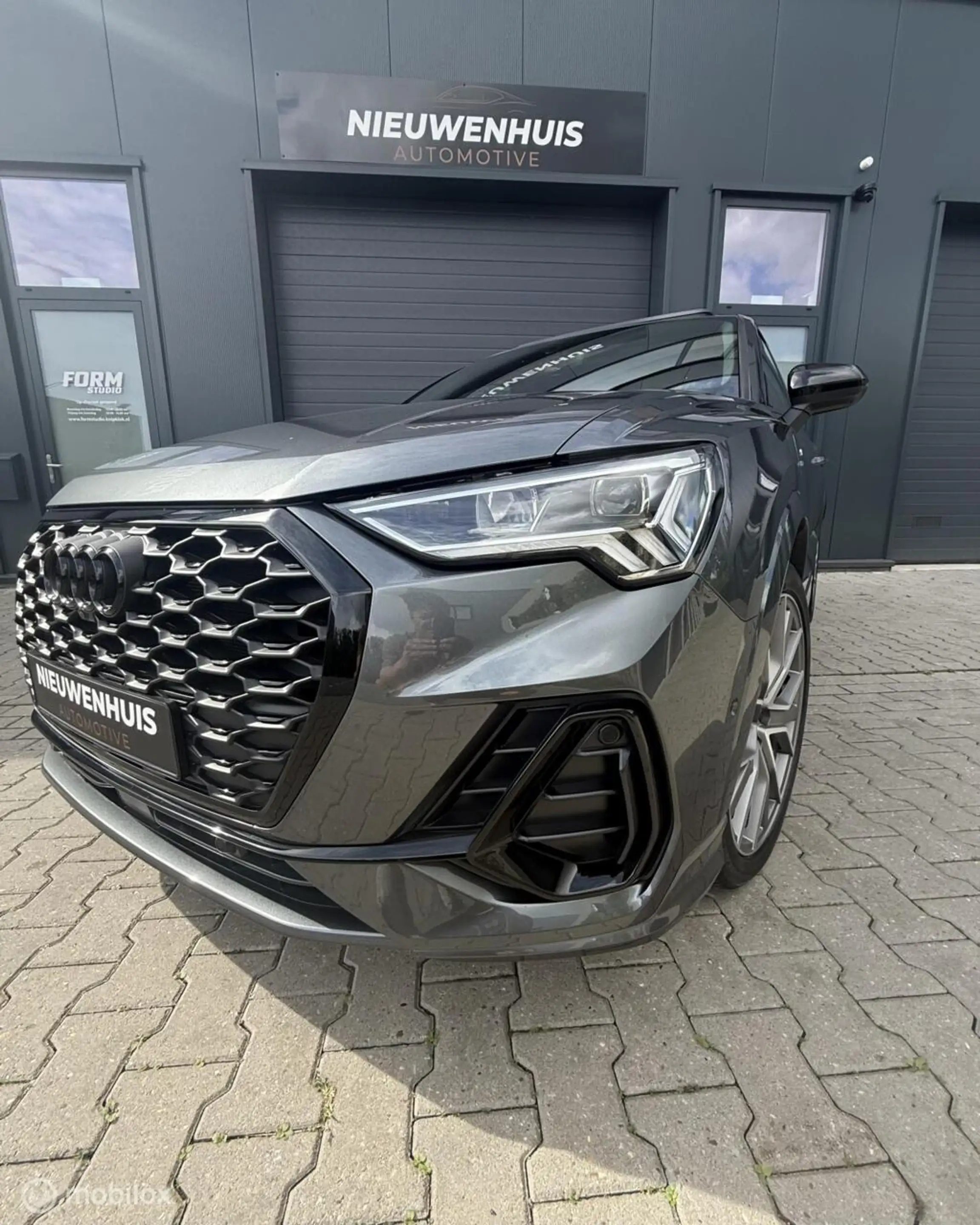 Audi Q3 Sportback 45 TFSI e S Edition Matrix l 360 l Pano — photo 16
