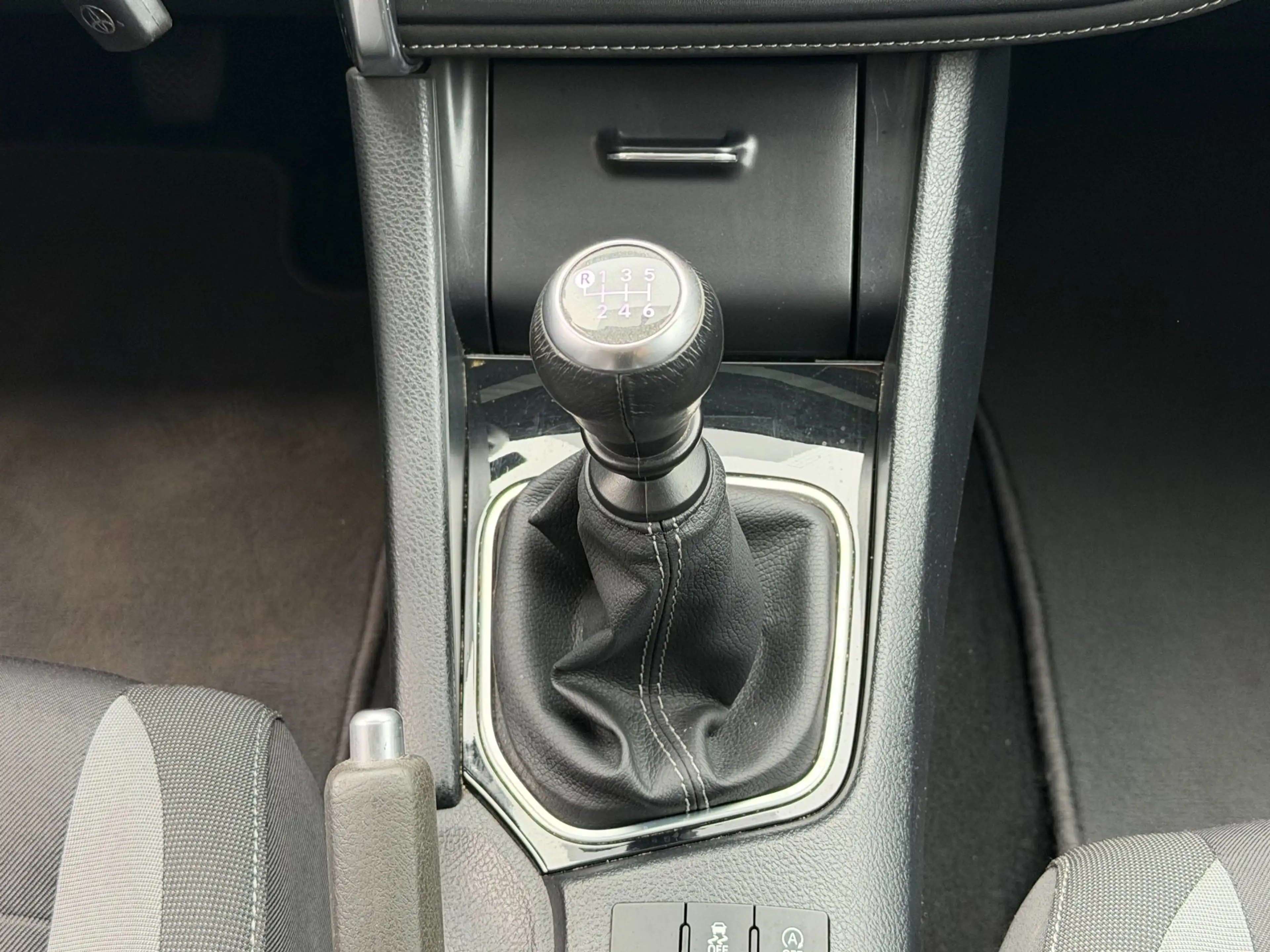 Toyota Auris Touring Sports 1.2T Dynamic |Pano|Trekhaak|Org NL — photo 20