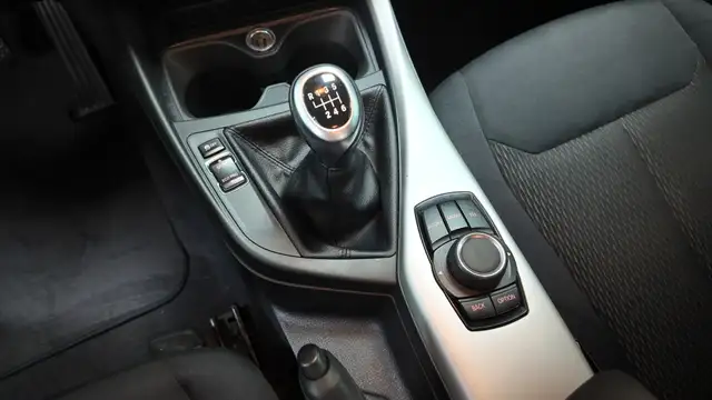 BMW 1 Series view 24