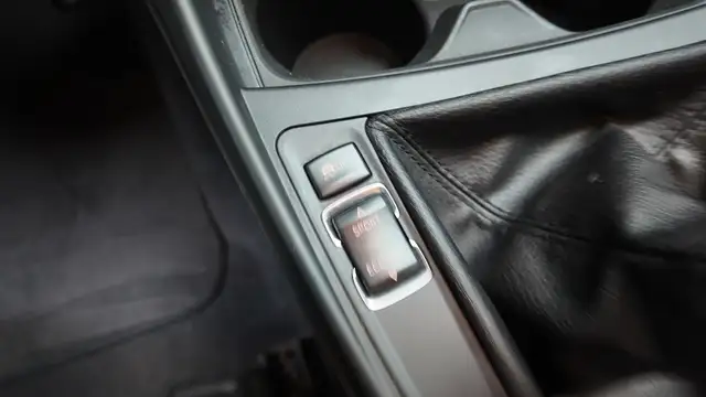 BMW 1 Series view 25