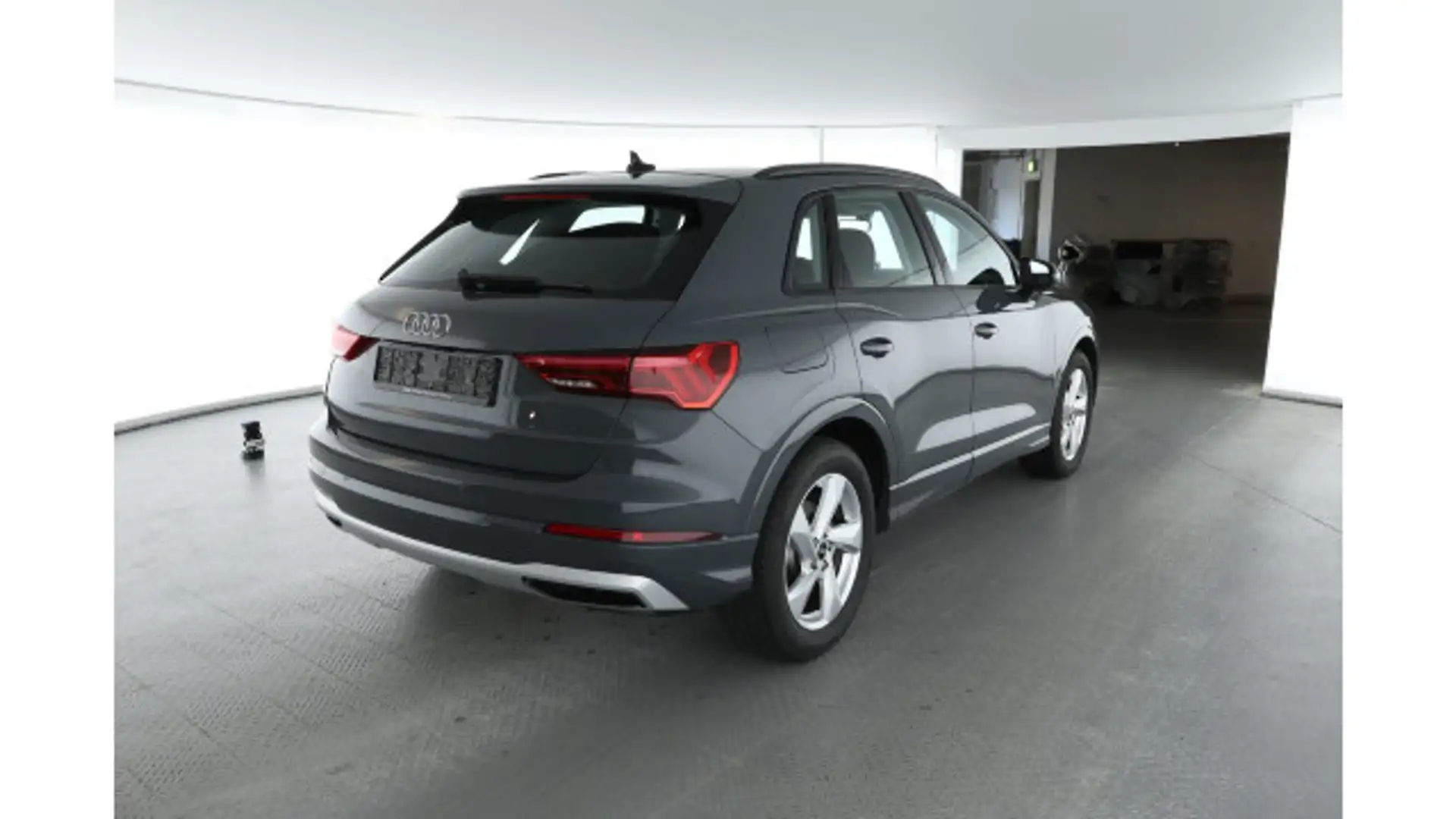 Audi Q3 35 TDI Adv. S tronic *ACC*NAV+*LED*R-CAM*SHZ* Grau - 2