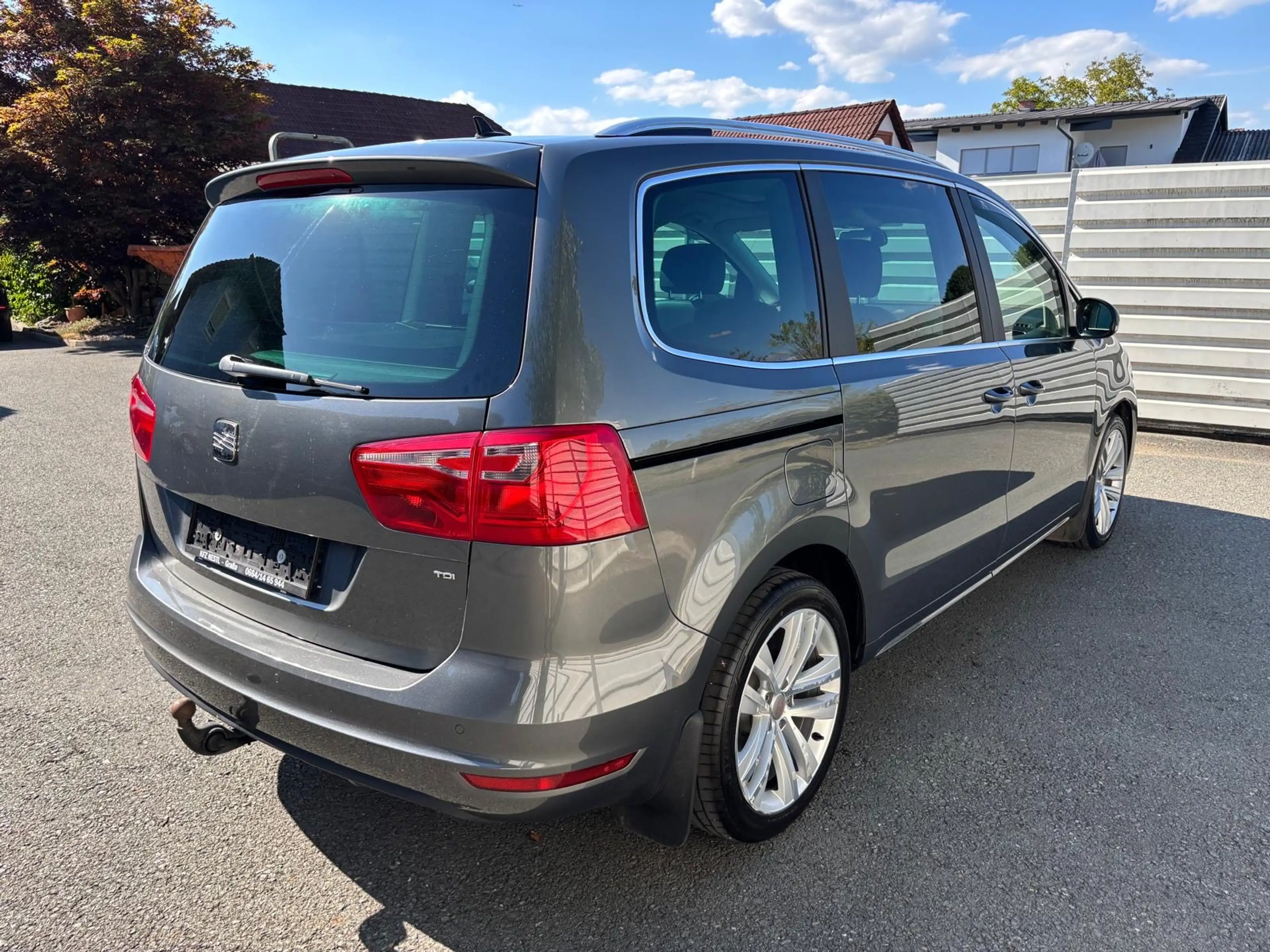 SEAT Alhambra 2,0 TDI CR DSG Style — photo 4