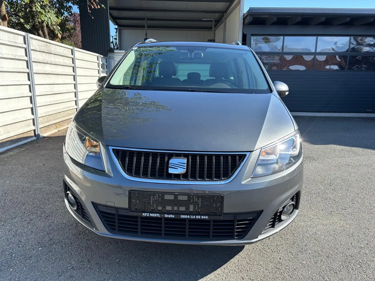 SEAT Alhambra 2,0 TDI CR DSG Style Grau - 2