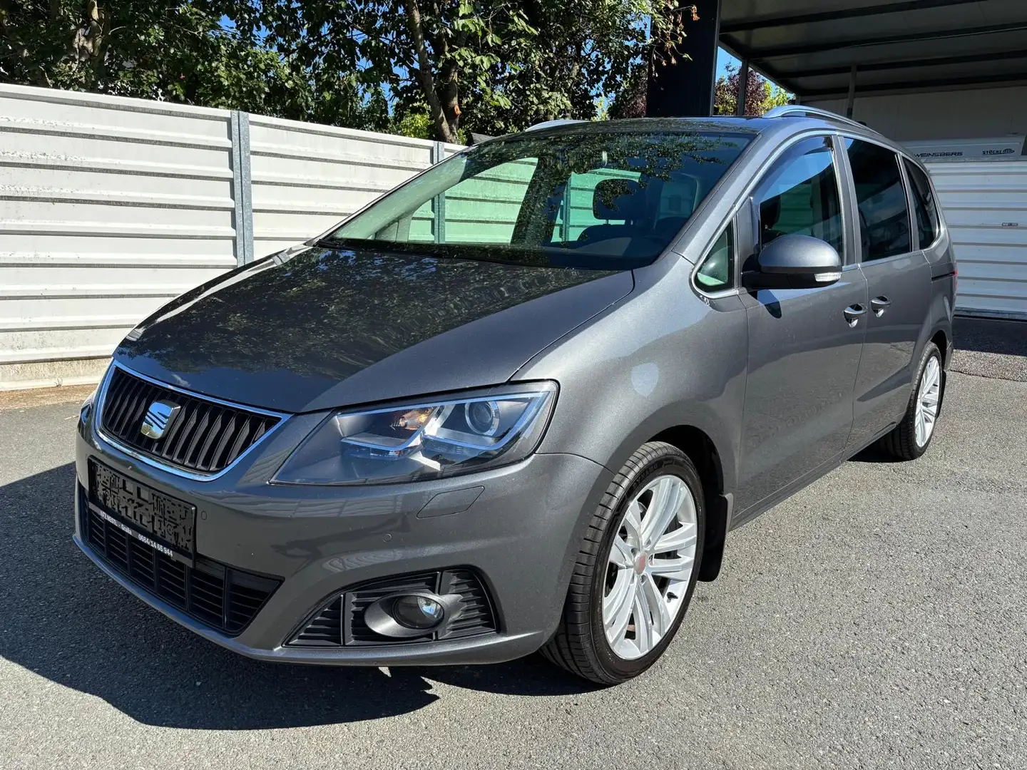 SEAT Alhambra 2,0 TDI CR DSG Style Grau - 1