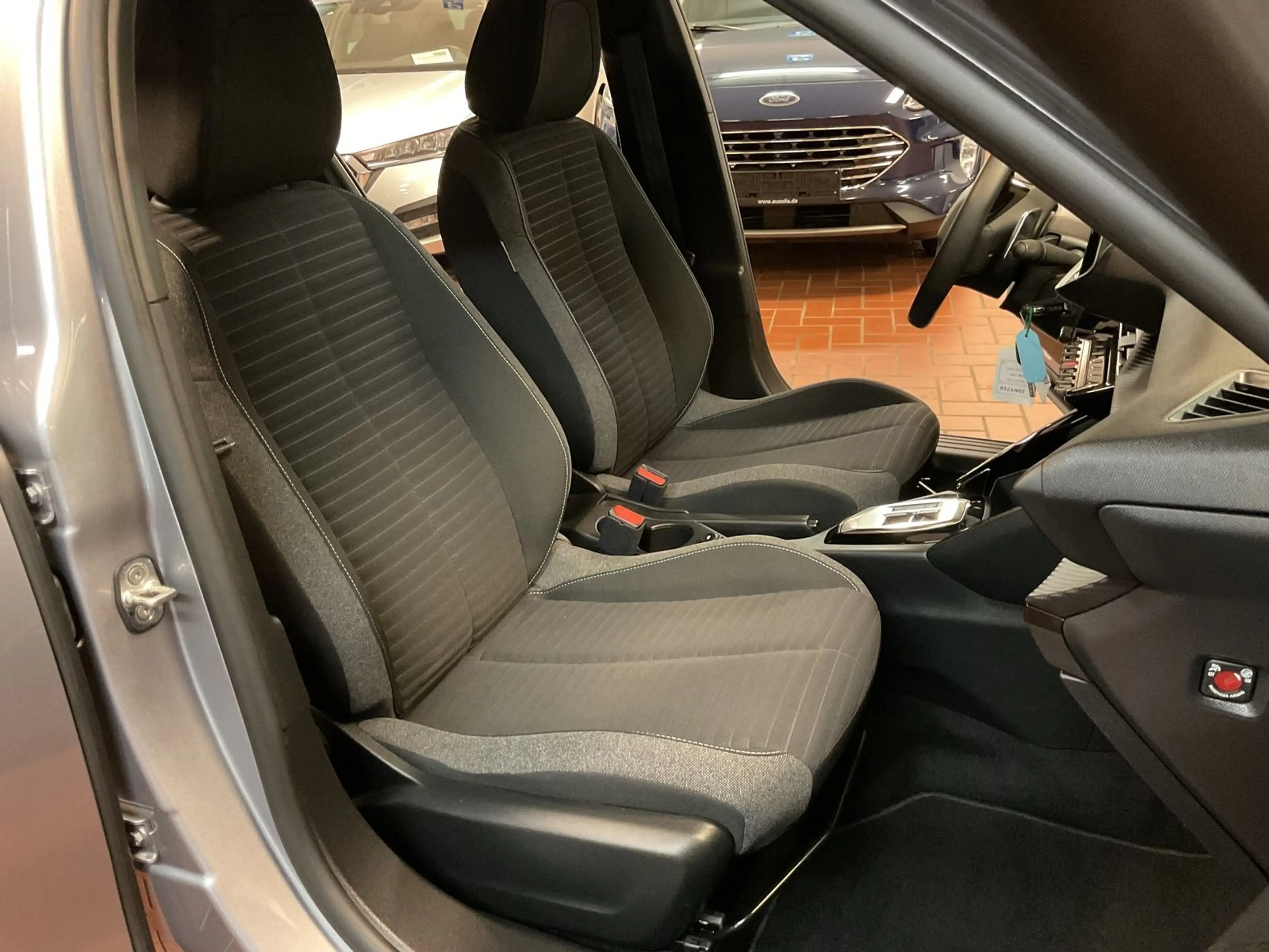 Peugeot 2008 Puretech STYLE LED,Navi,Kamera — photo 11