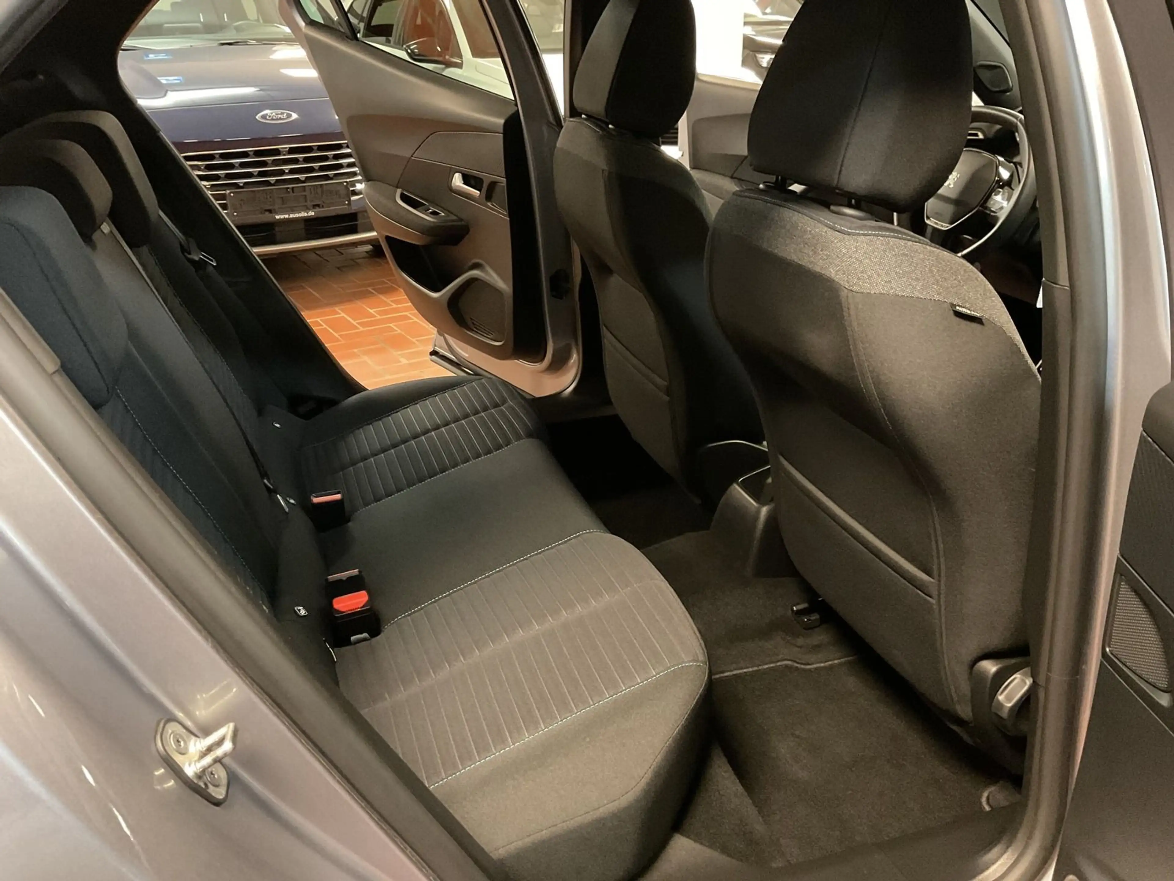 Peugeot 2008 Puretech STYLE LED,Navi,Kamera — photo 9