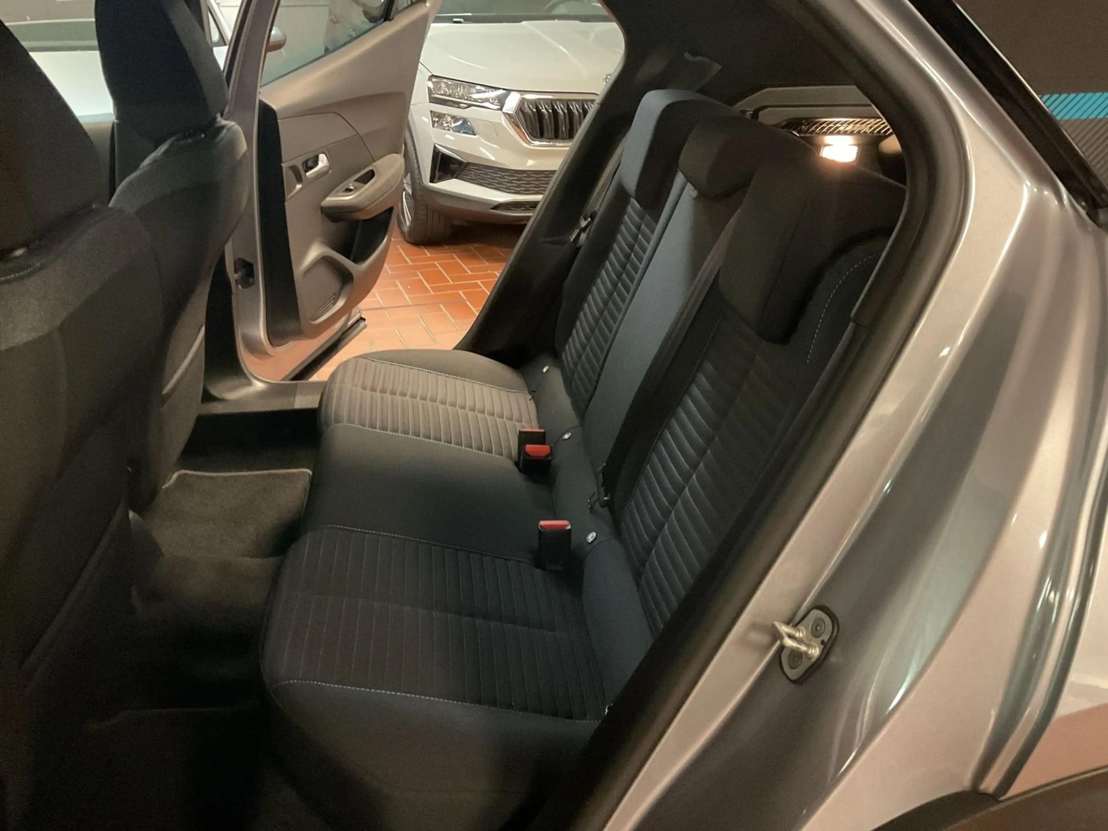 Peugeot 2008 Puretech STYLE LED,Navi,Kamera — photo 10