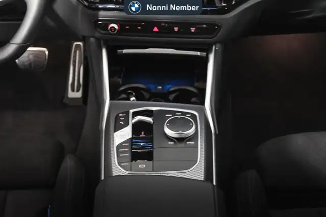 BMW 3 Series view 13