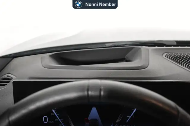 BMW 3 Series view 10