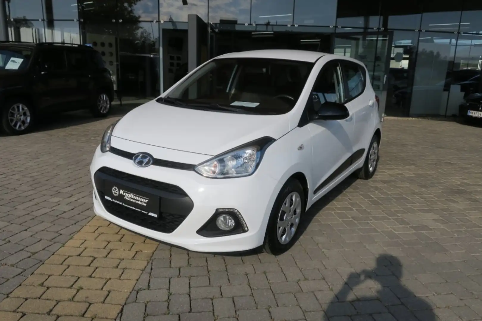 Hyundai i10 Black Line 1,0 MT 310m Weiß - 1