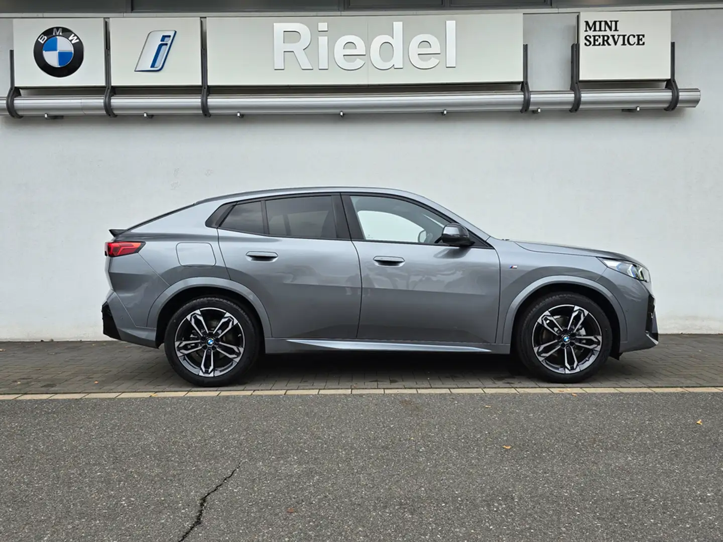 BMW X2 xDrive20d M Sportpaket*Head-Up*DA+*adapLED* Grau - 2