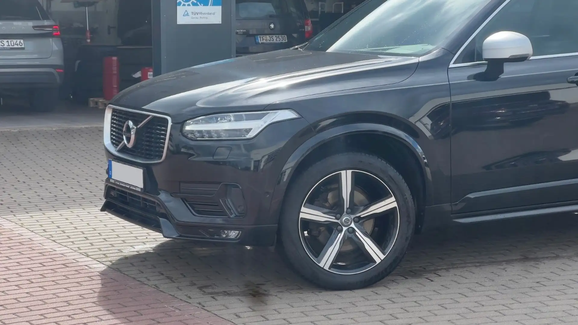Volvo XC90 D5 R-Design*LED*LUFT*CAM*7Sitze Zwart - 2