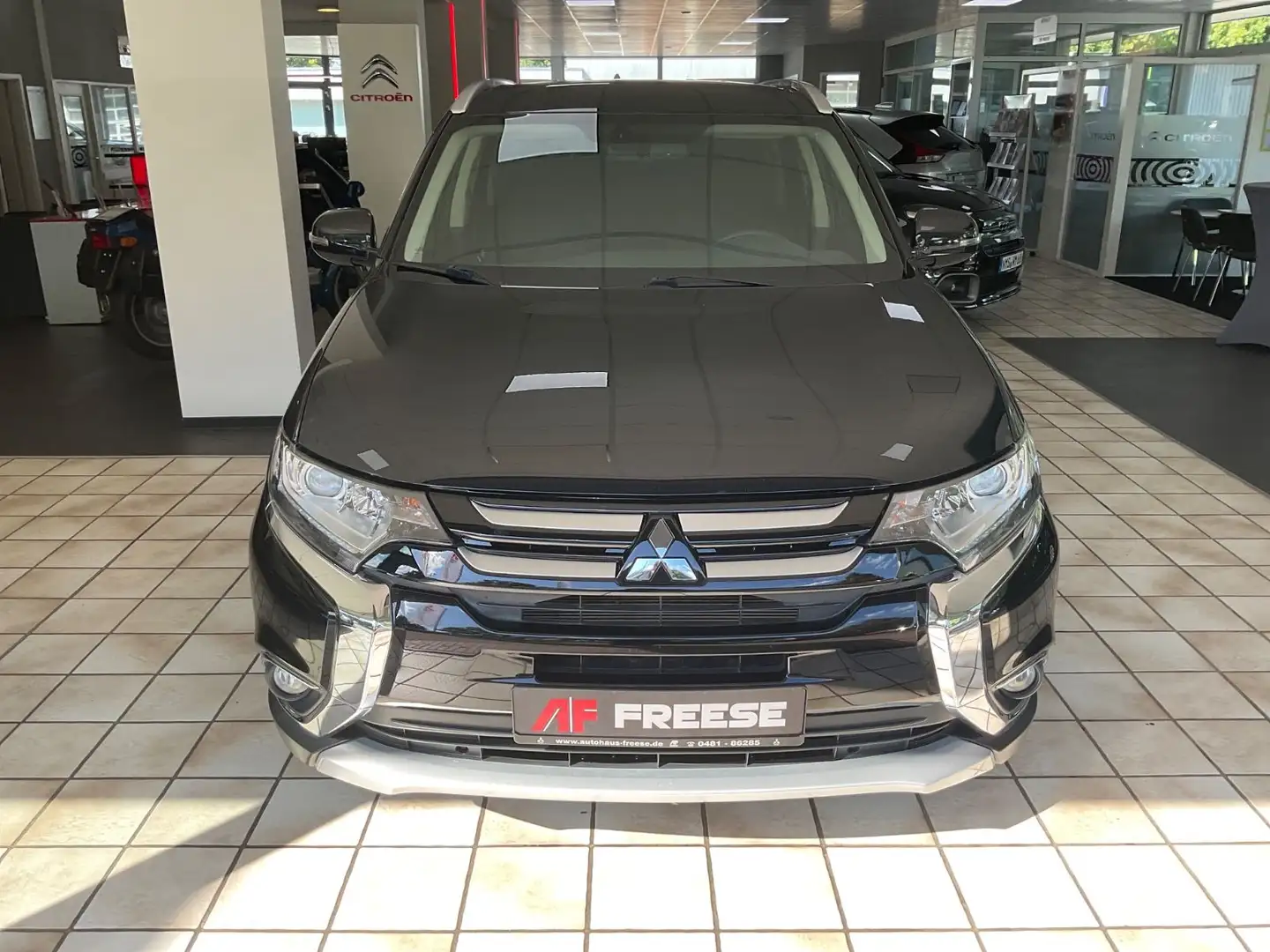 Mitsubishi Outlander Edition 2WD Schwarz - 2
